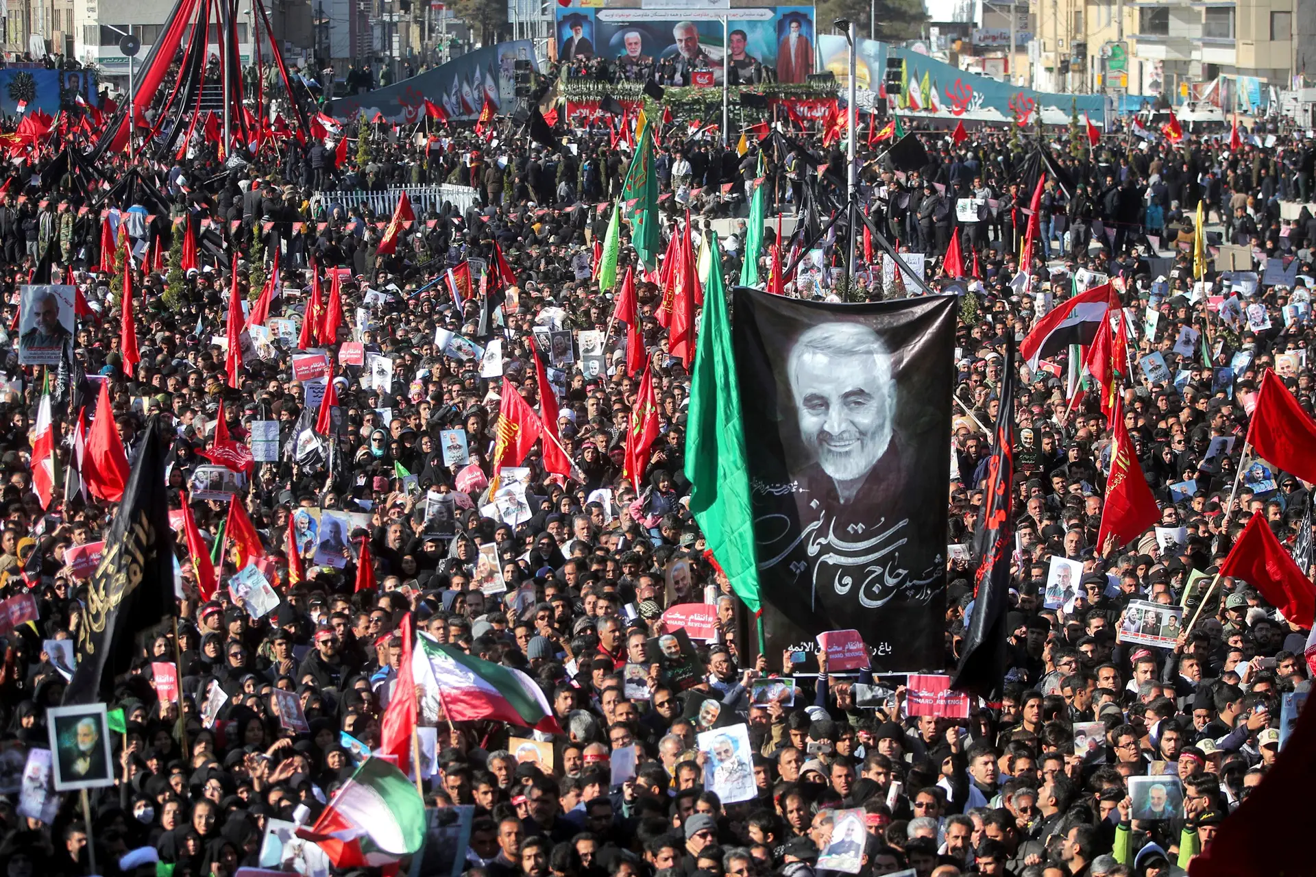Guardas da Revolução iranianos avisam: ataque é início de "dura vingança"