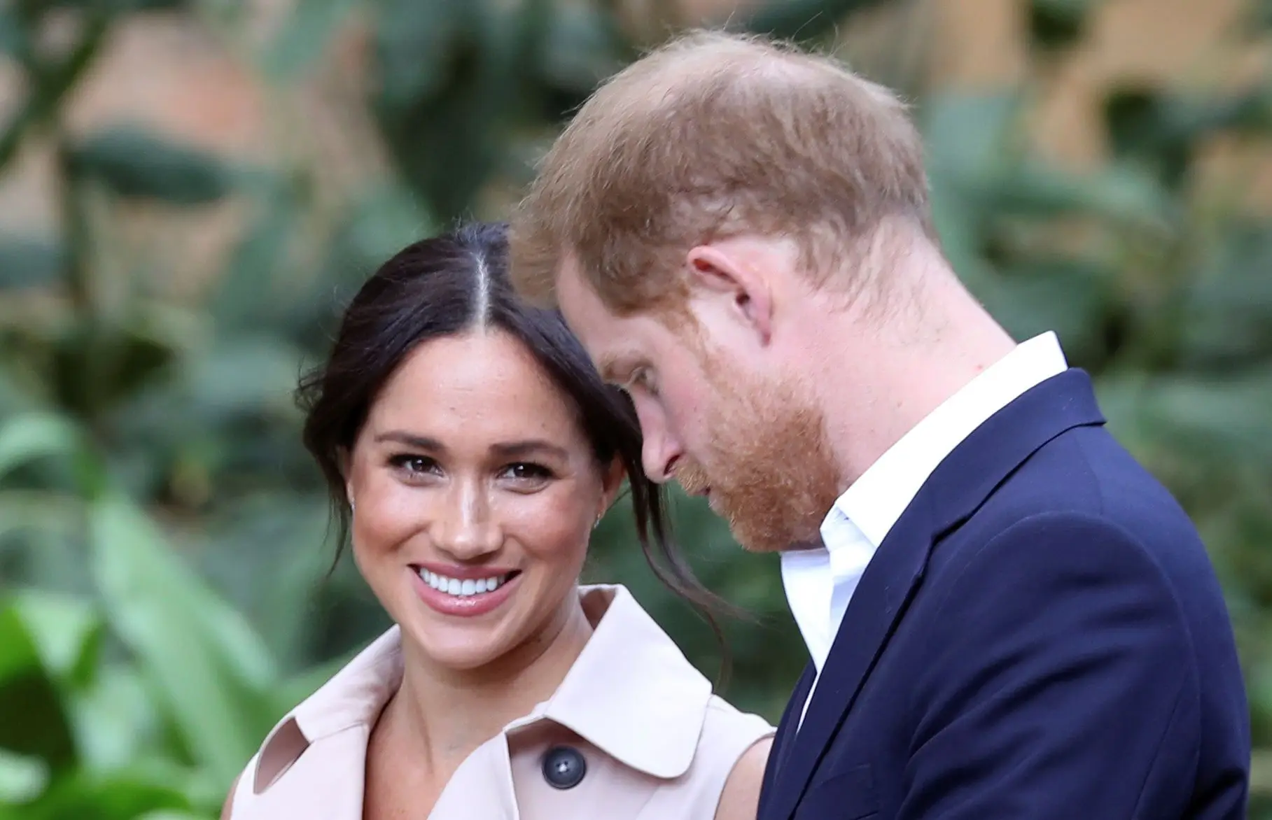 Harry e Meghan afastam-se da família real britânica e querem ser "financeiramente independentes"