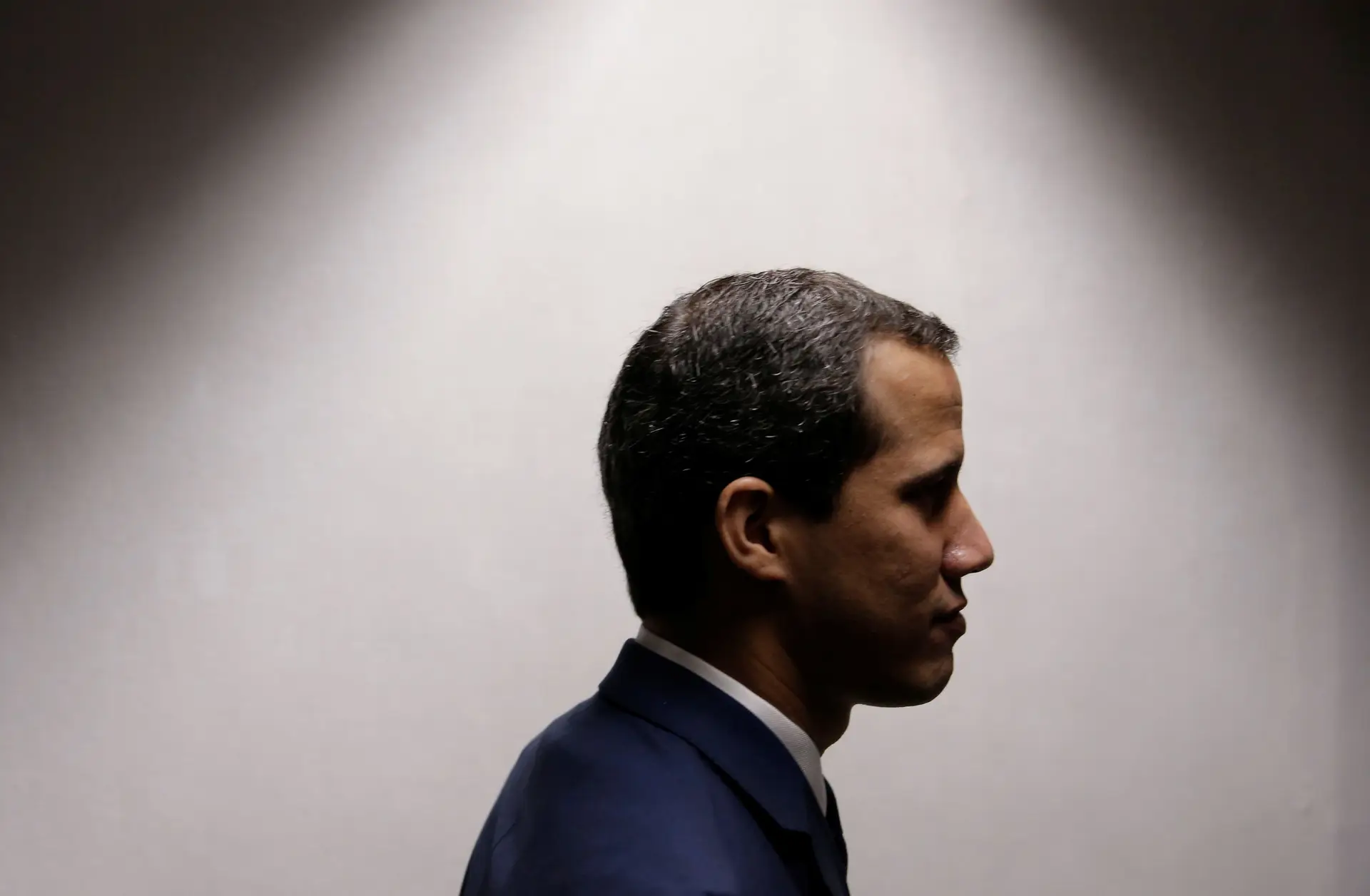 Chefe de diplomacia da UE recebe hoje Juan Guaidó em Bruxelas