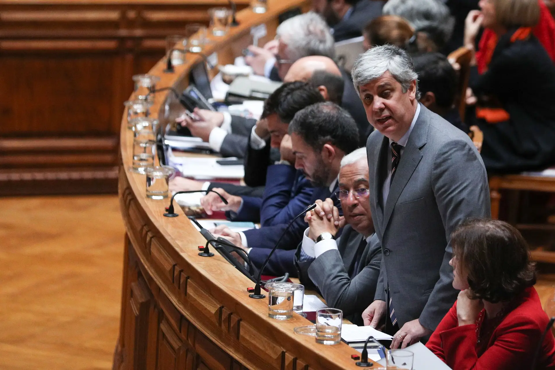 O país "merece um debate responsável" e "não espera maiorias negativas", diz Centeno