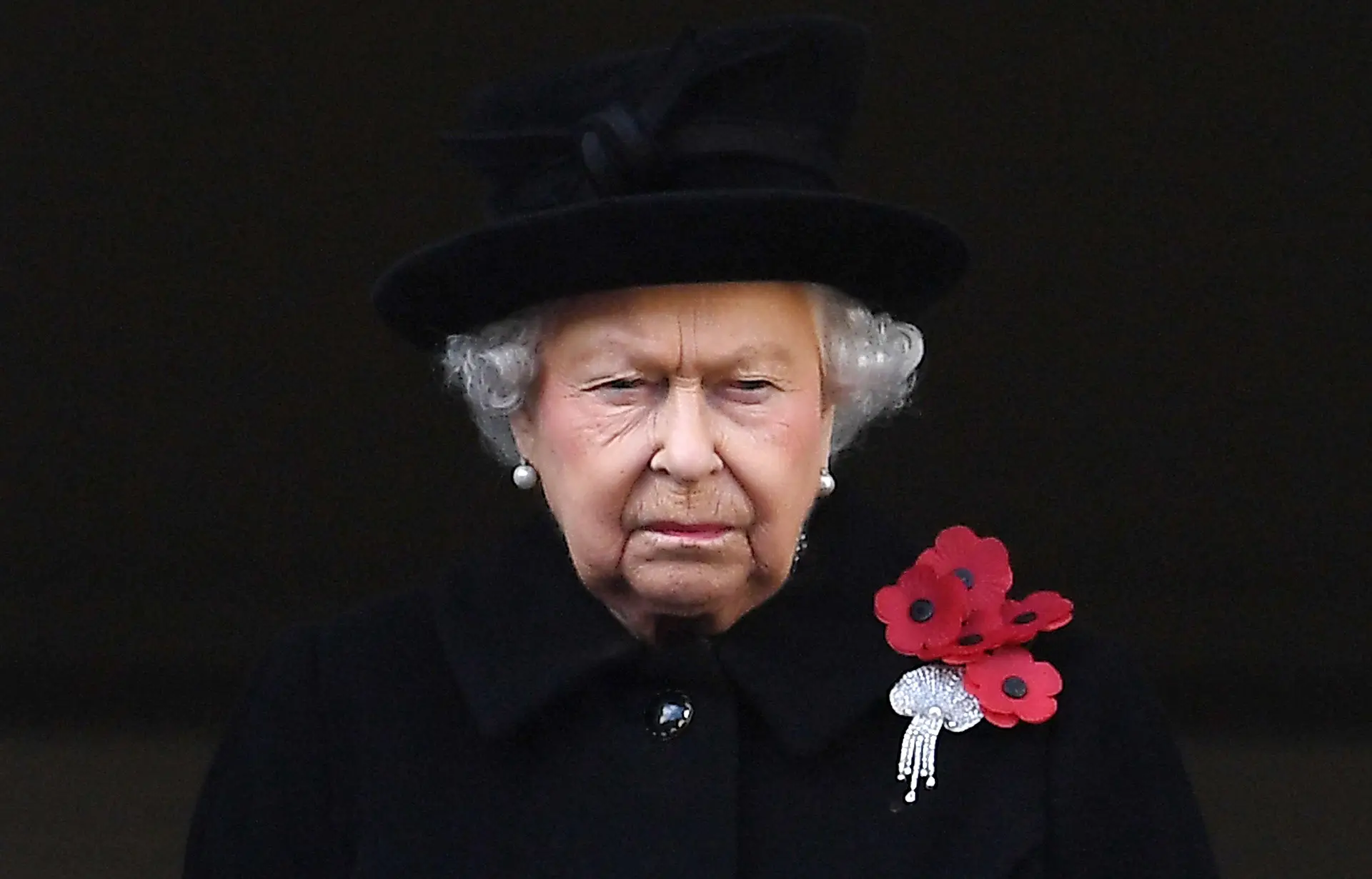 Rainha Isabel II convoca reunião de emergência para debater futuro de Duques de Sussex