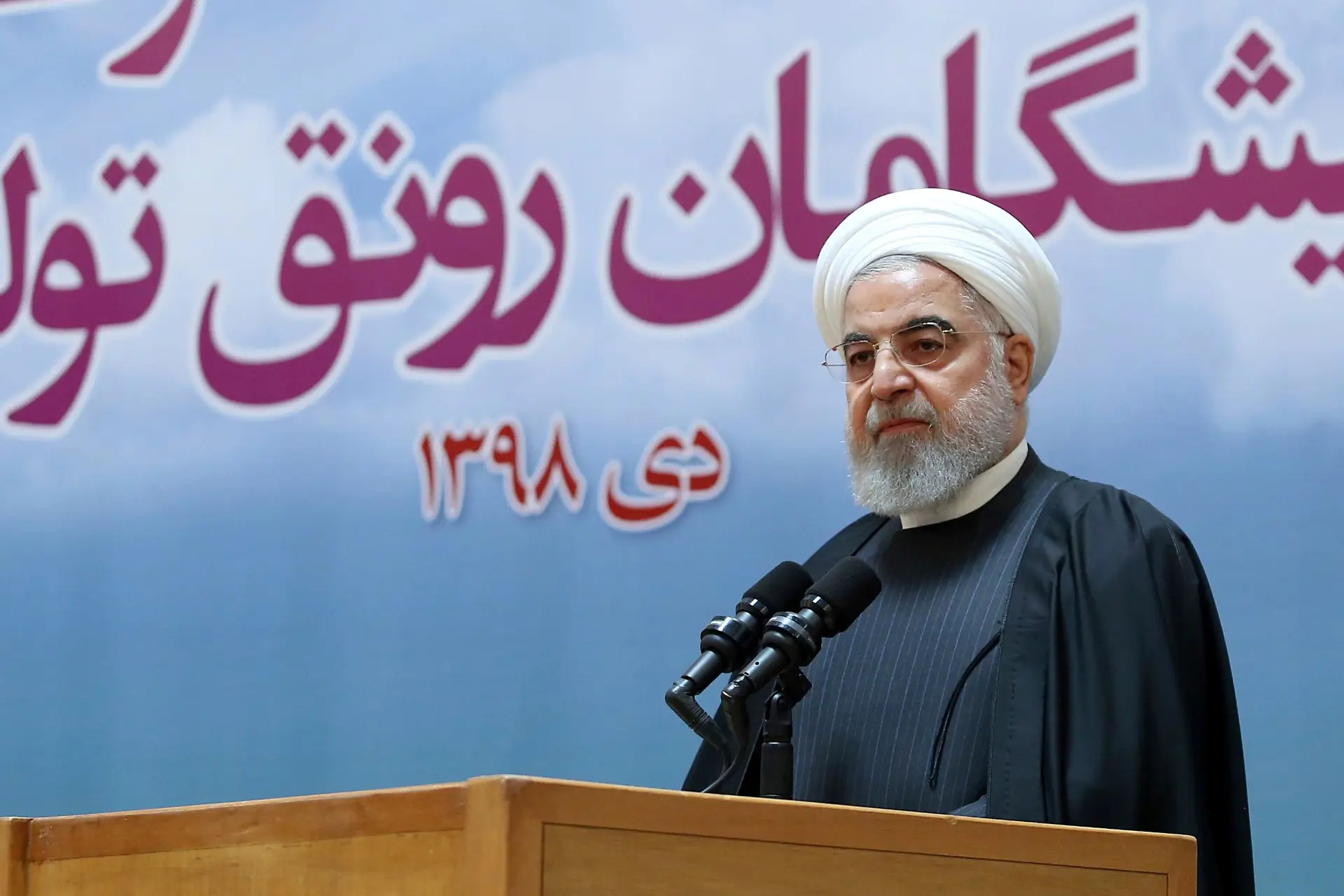 Presidente Rohani anuncia que o Irão está a produzir mais urânio enriquecido do que em 2015