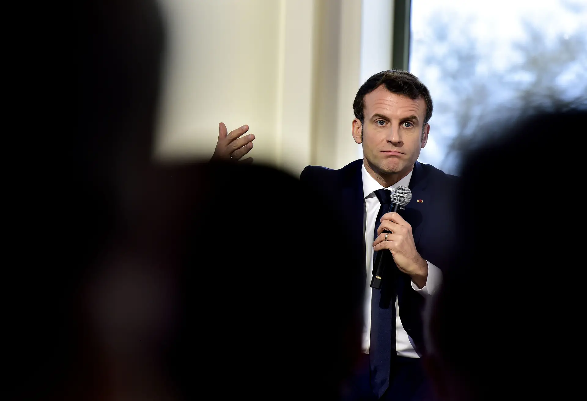 Macron anuncia fecho das fronteiras externas da UE a viagens não essenciais