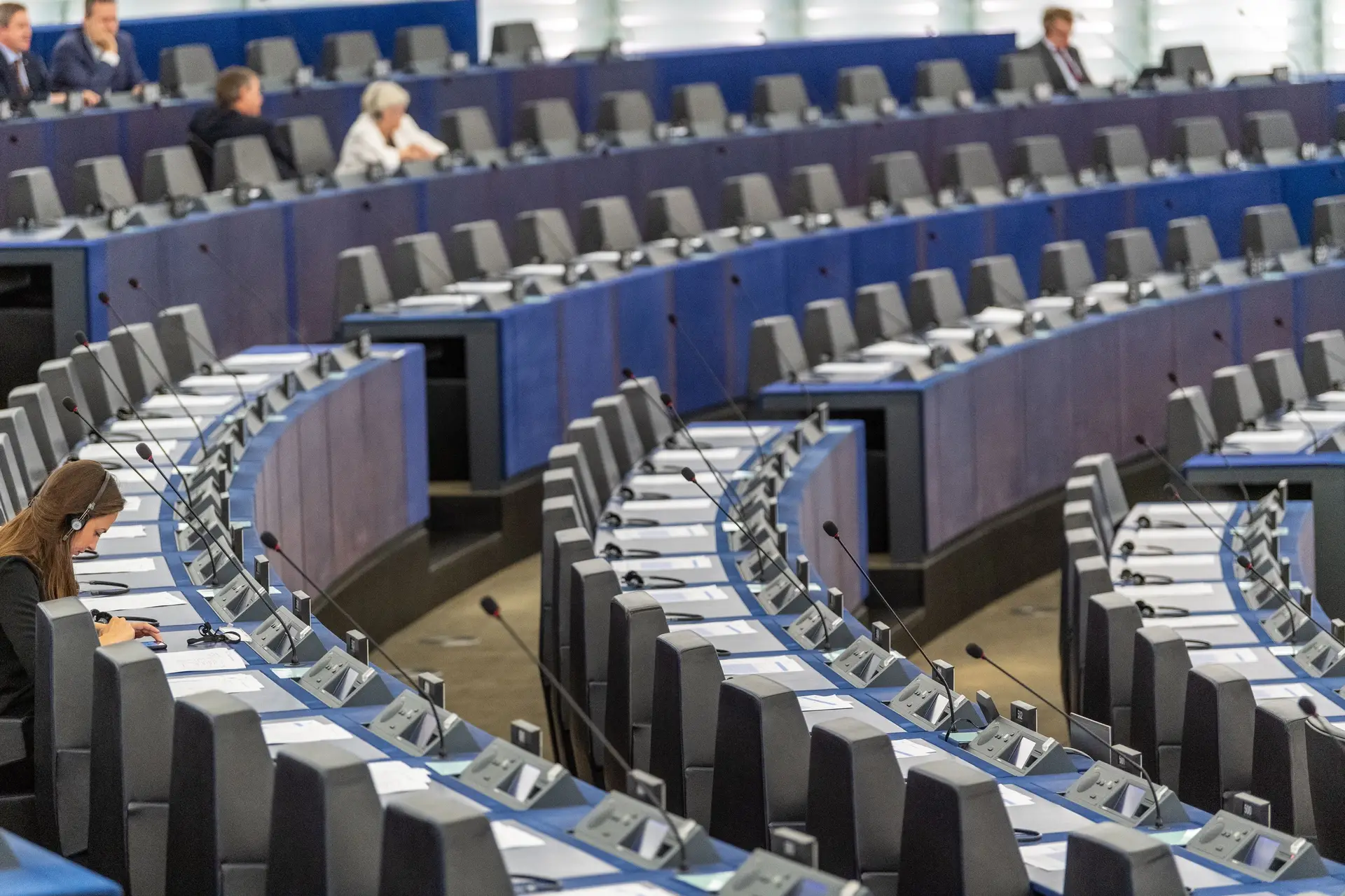 Parlamento Europeu mobiliza 37 mil M€ para ajudar Estados-membros