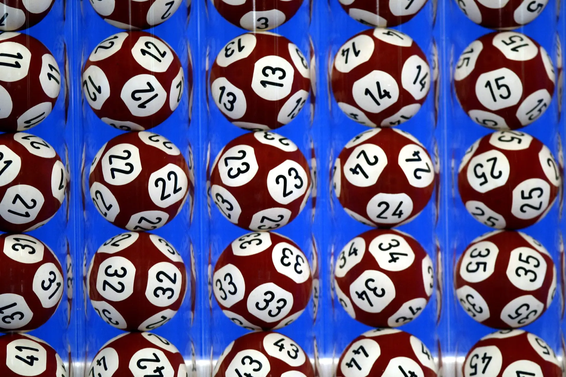 Jackpot de 100 milhões de euros saiu em Portugal - SIC Notícias