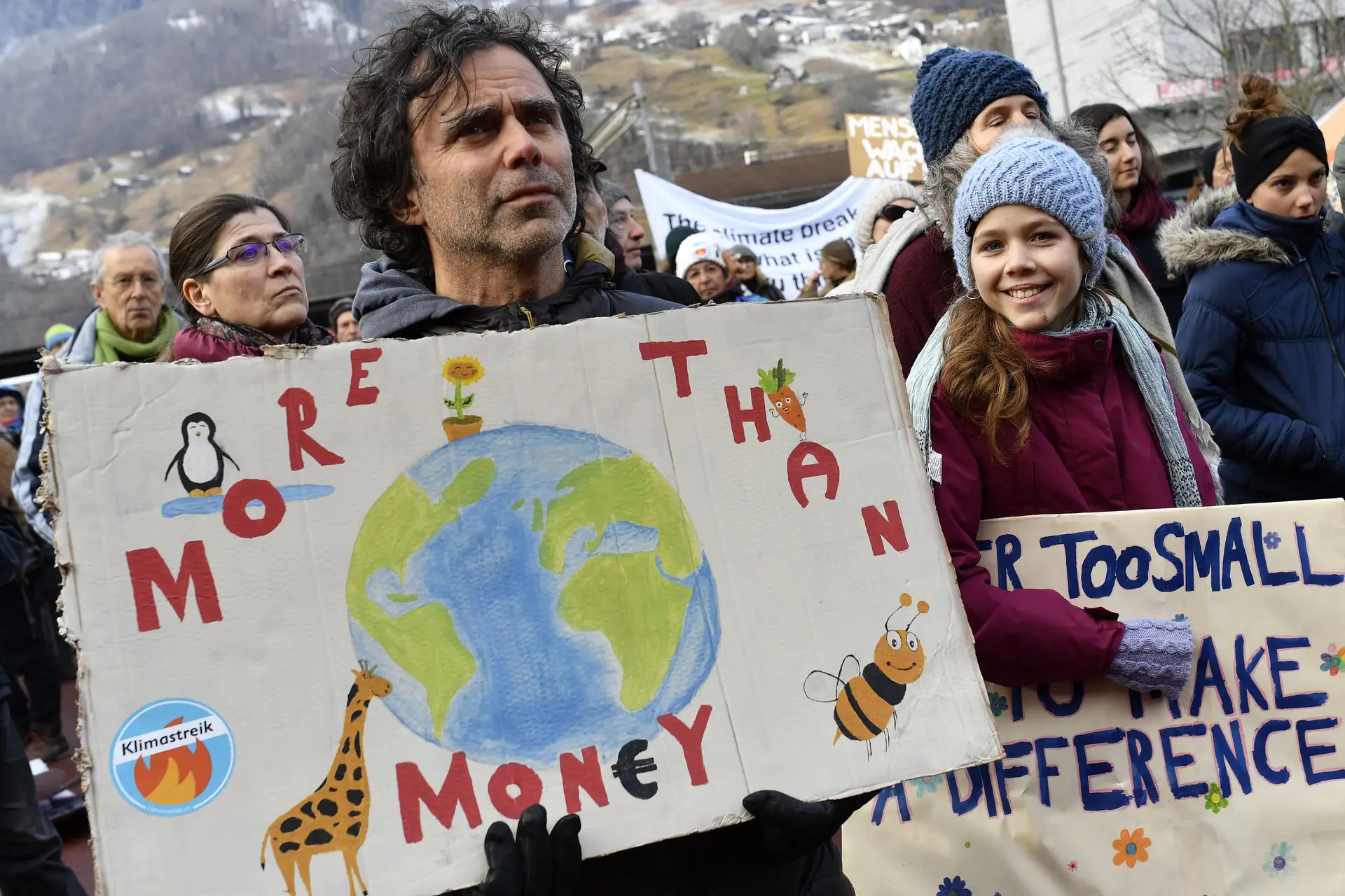 Ativistas pelo clima iniciam marcha três dias nos Alpes suíços até Davos