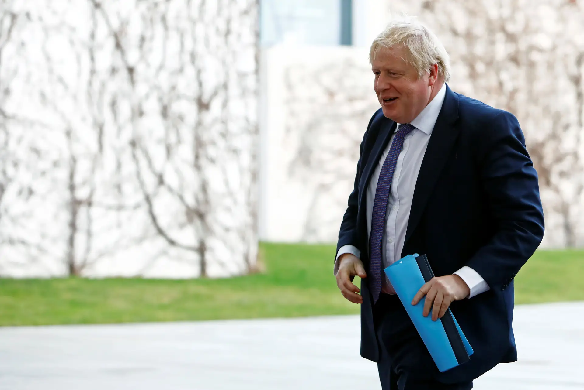 Boris Johnson avisa Putin para não repetir caso Skripal no Reino Unido