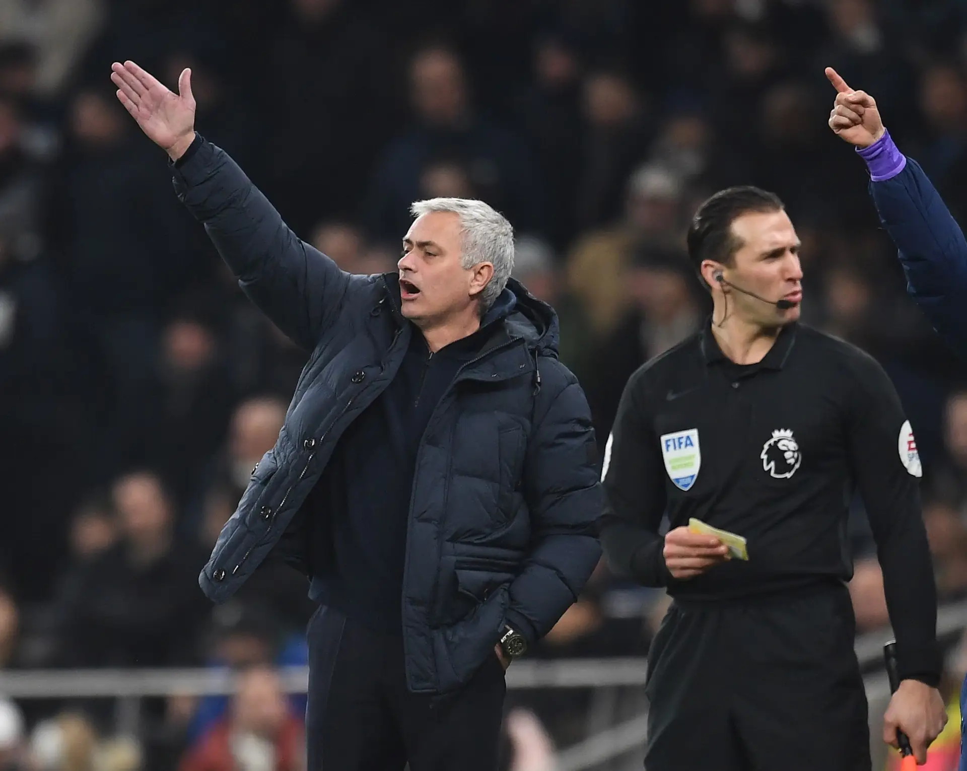 Tottenham de Mourinho sofre para vencer Norwich por 2-1