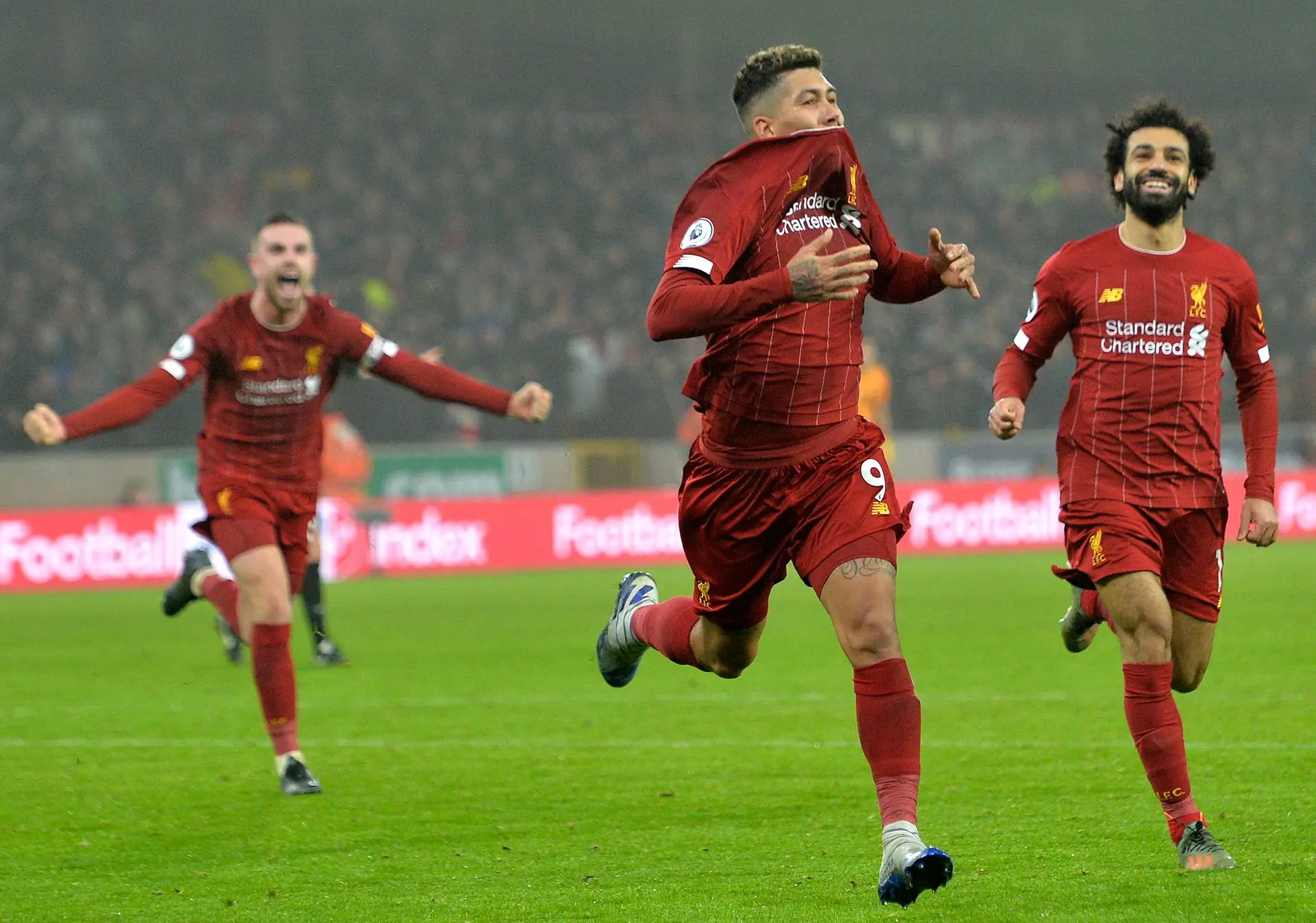 Liverpool sofre para vencer em casa do Wolverhampton