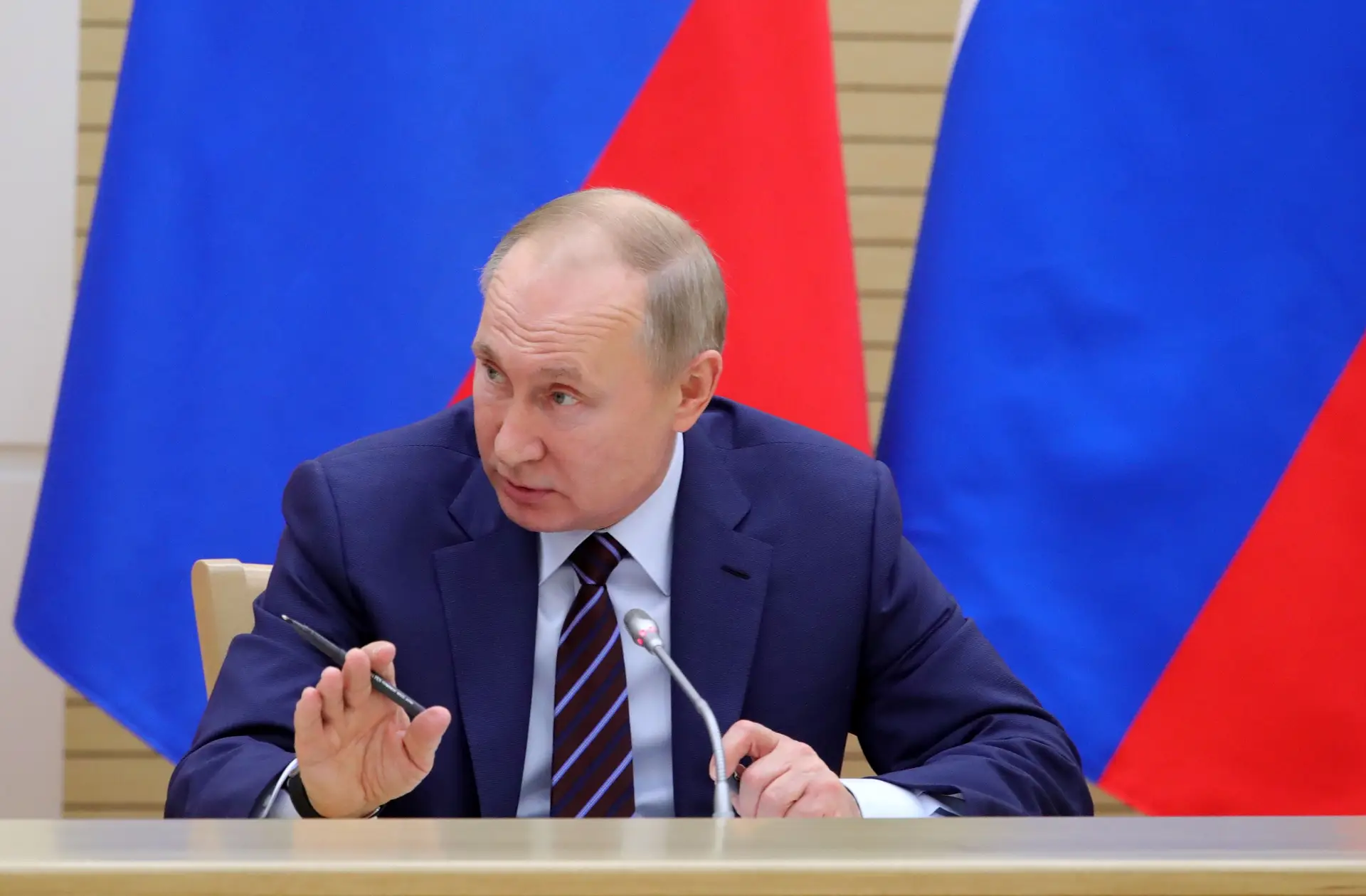 Revisão constitucional proposta por Putin aprovada pela câmara baixa do Parlamento