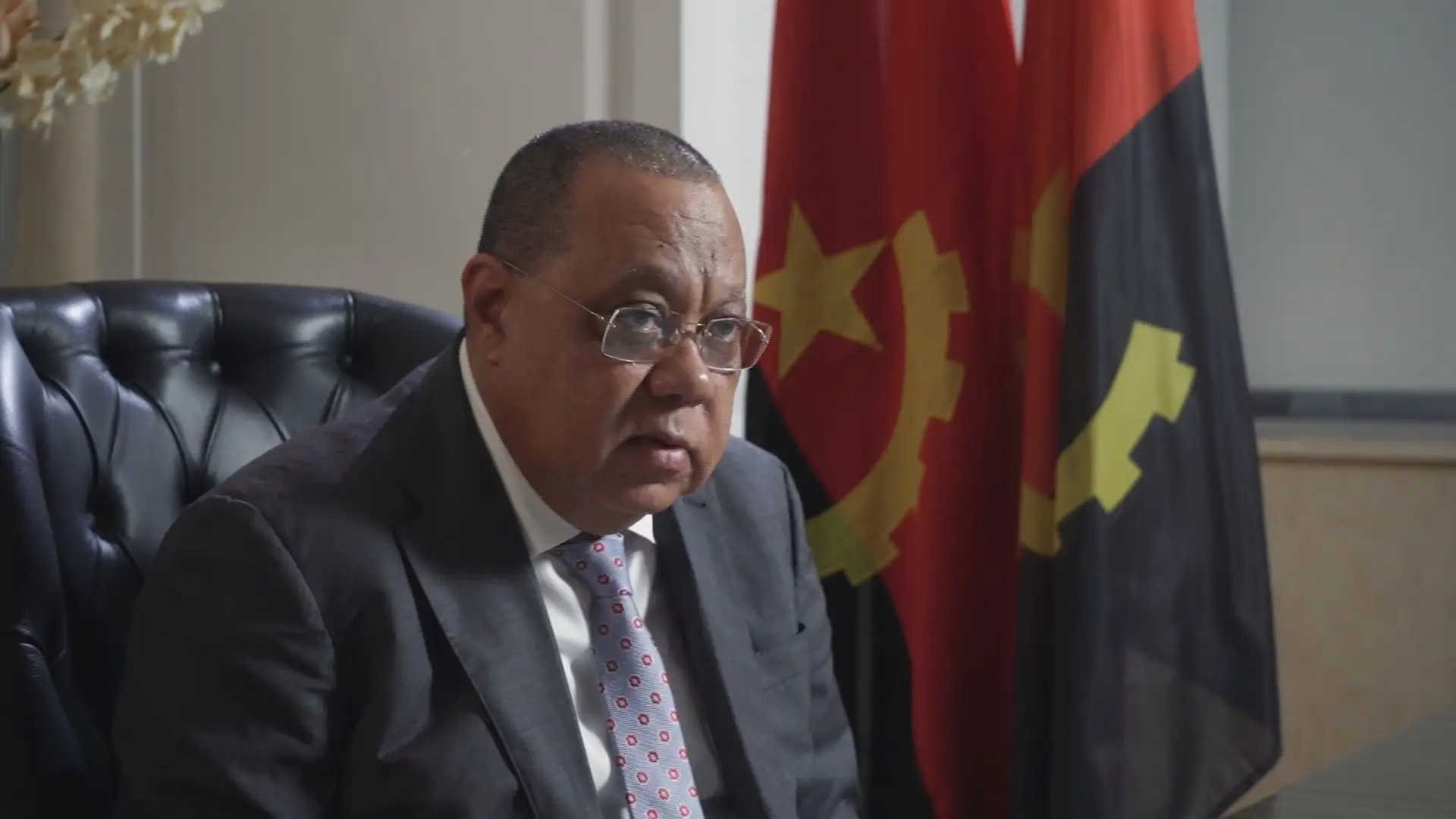 PGR de Angola em Portugal para "pedir ajuda de muita coisa"