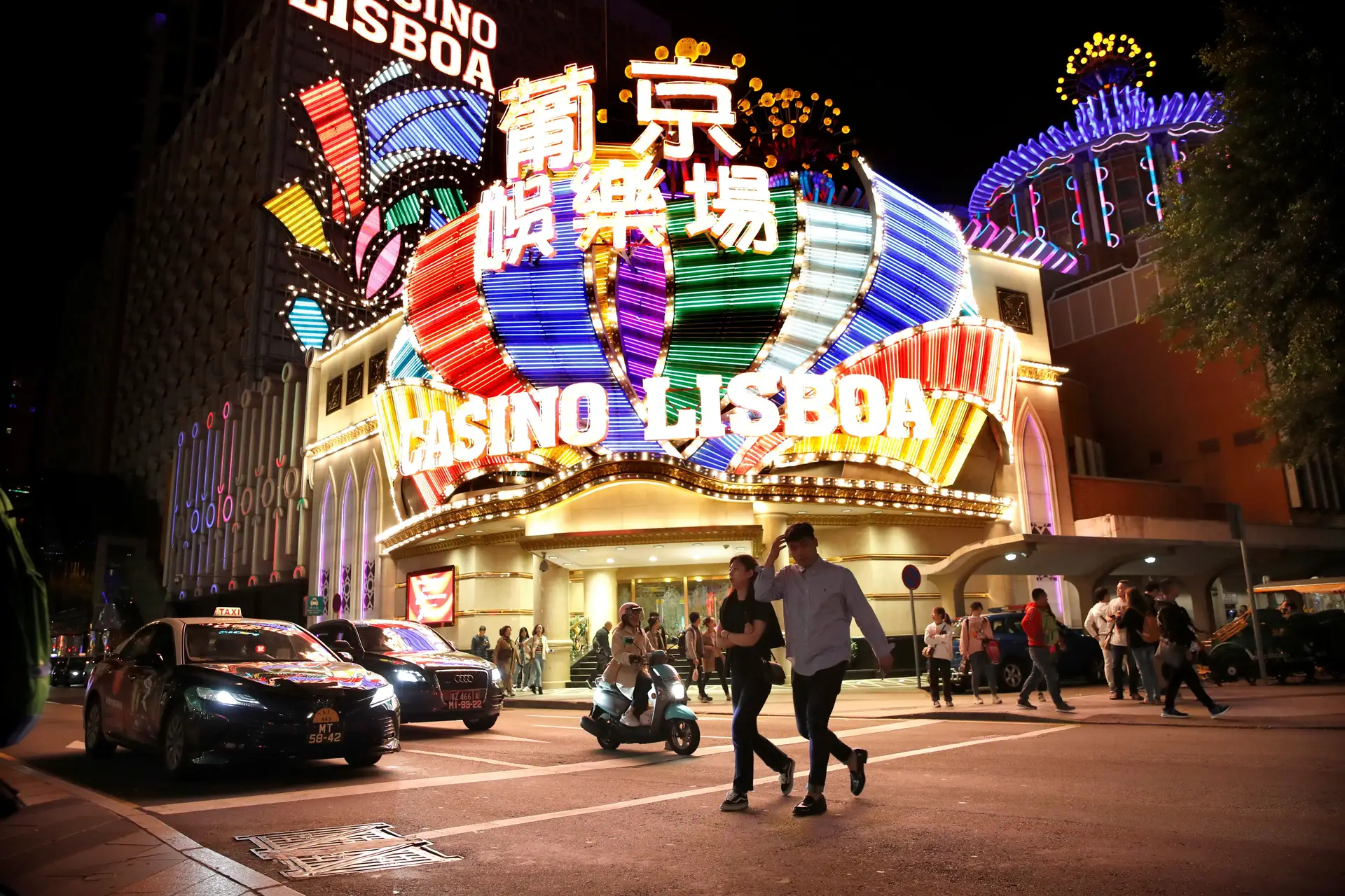 Macau fecha casinos durante duas semanas e admite encerrar fronteiras com a China