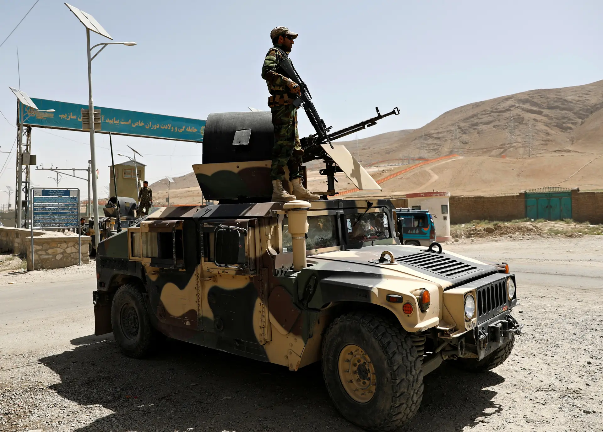 Ataque dos talibãs fez mais de 20 mortos entre polícias e militares afegãos