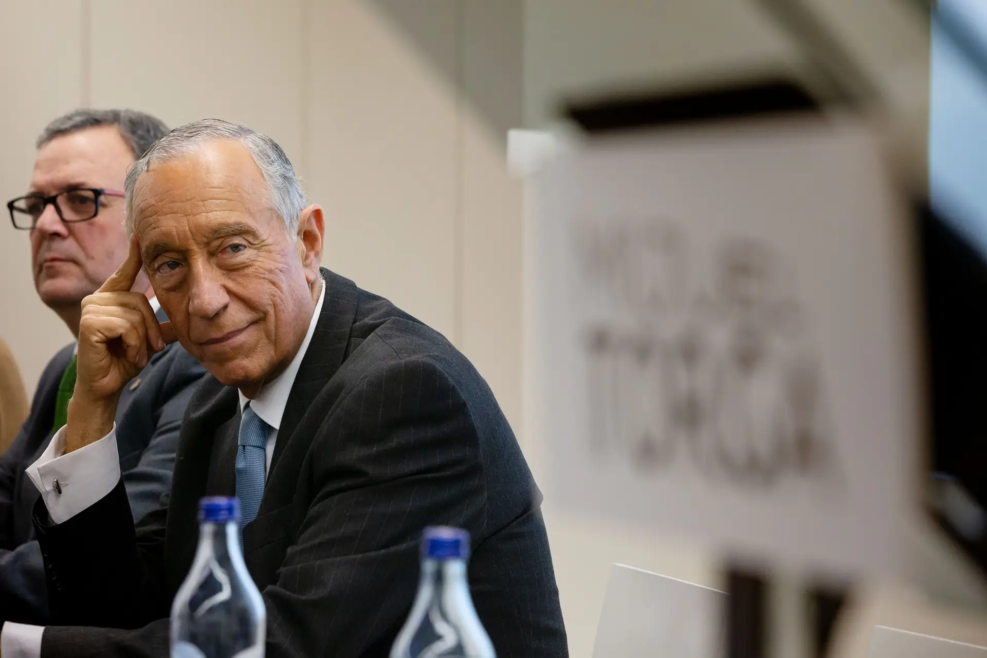 Marcelo adia para novembro decisão sobre recandidatura