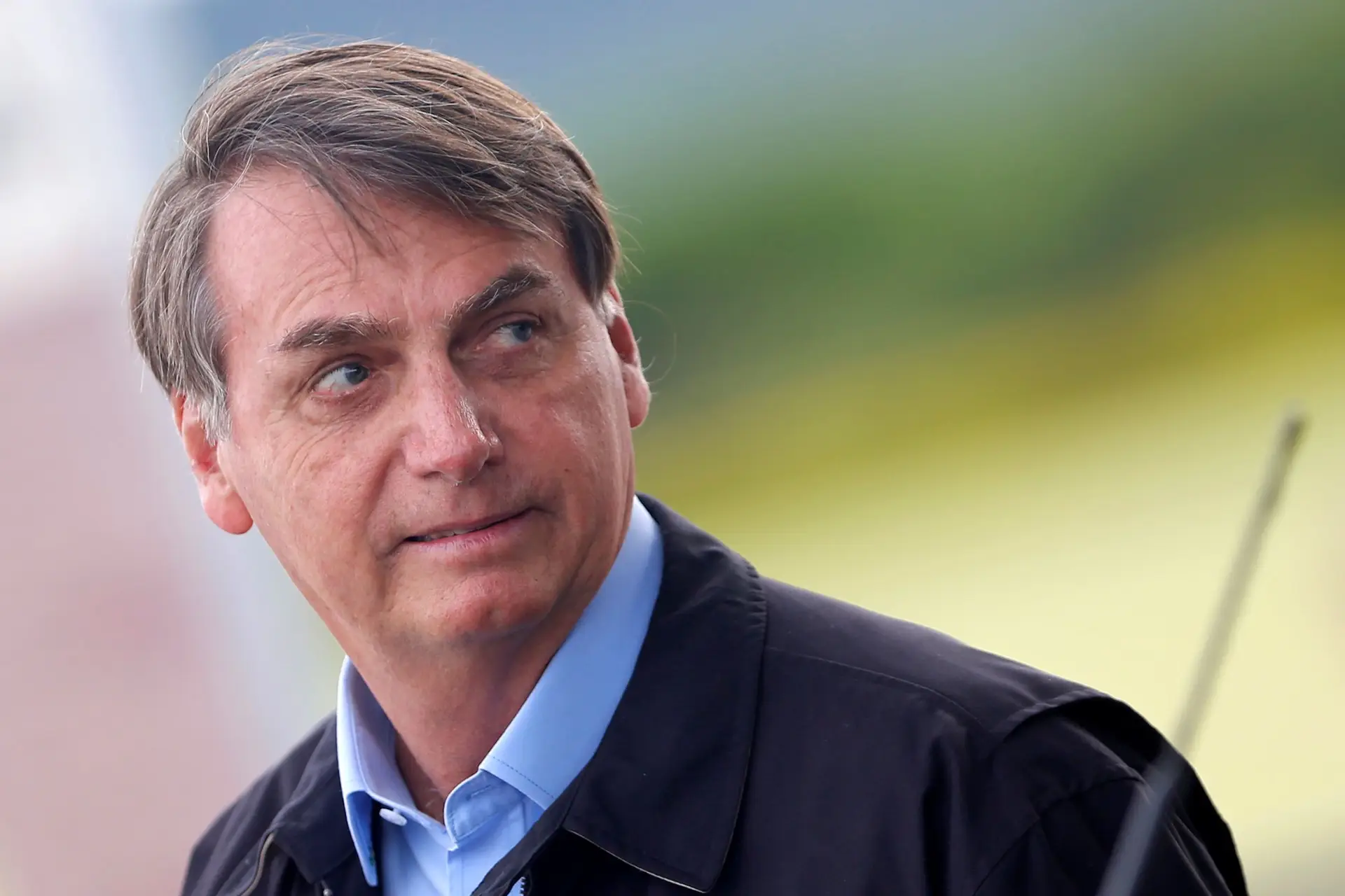 Bolsonaro diz que "não é oportuno" retirar brasileiros infetados de Wuhan