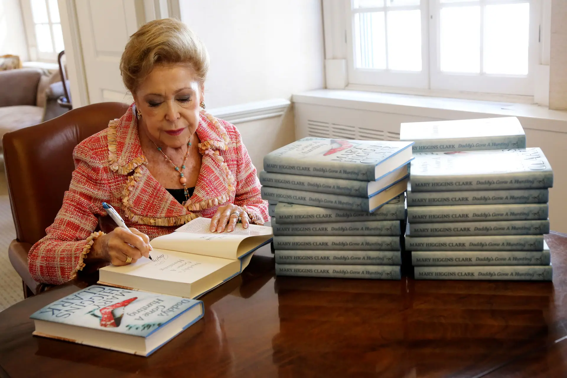 Morreu a escritora "rainha do suspense" Mary Higgins Clark