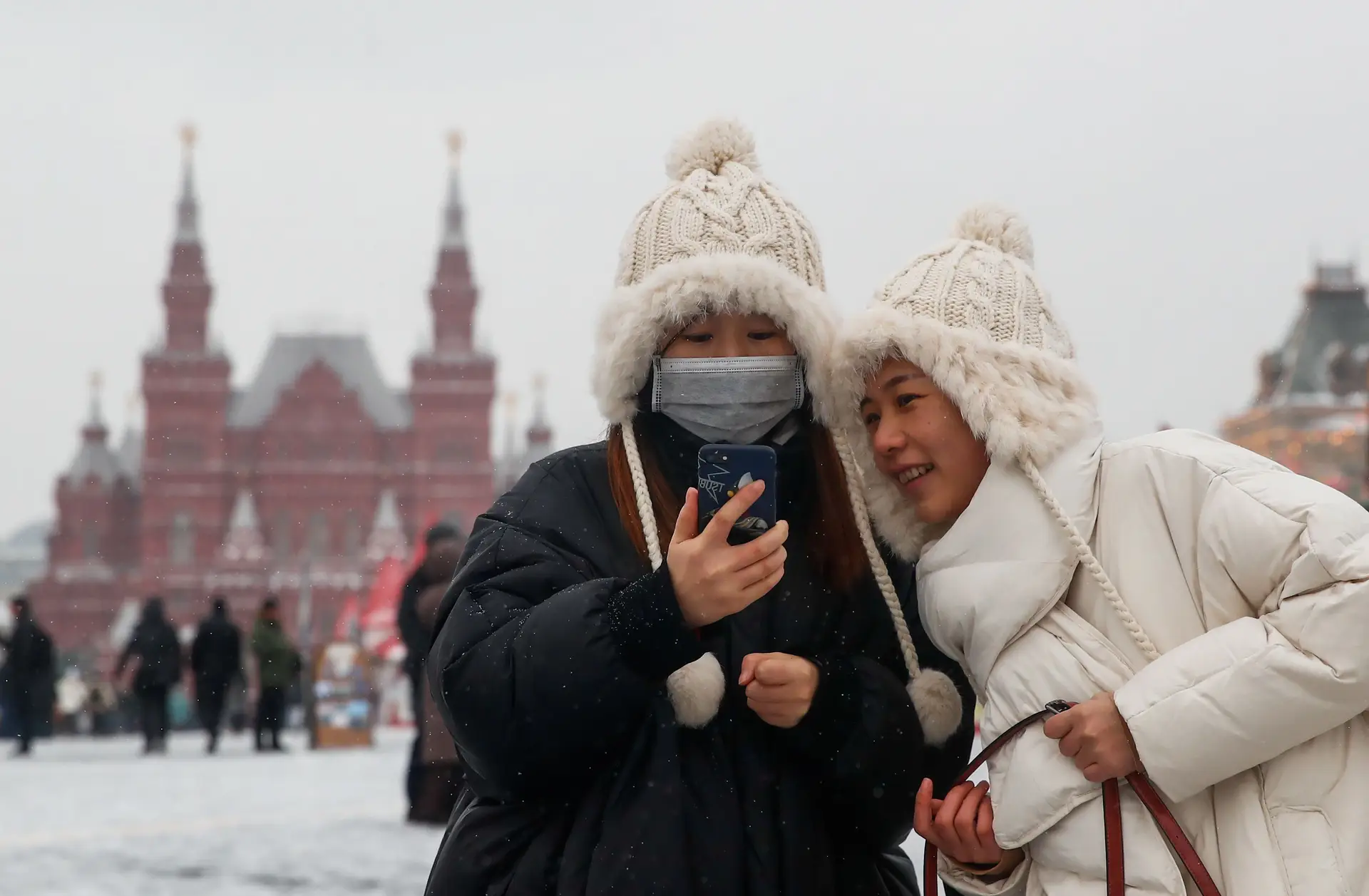 Rússia prepara lei para deportar estrangeiros com infeções perigosas