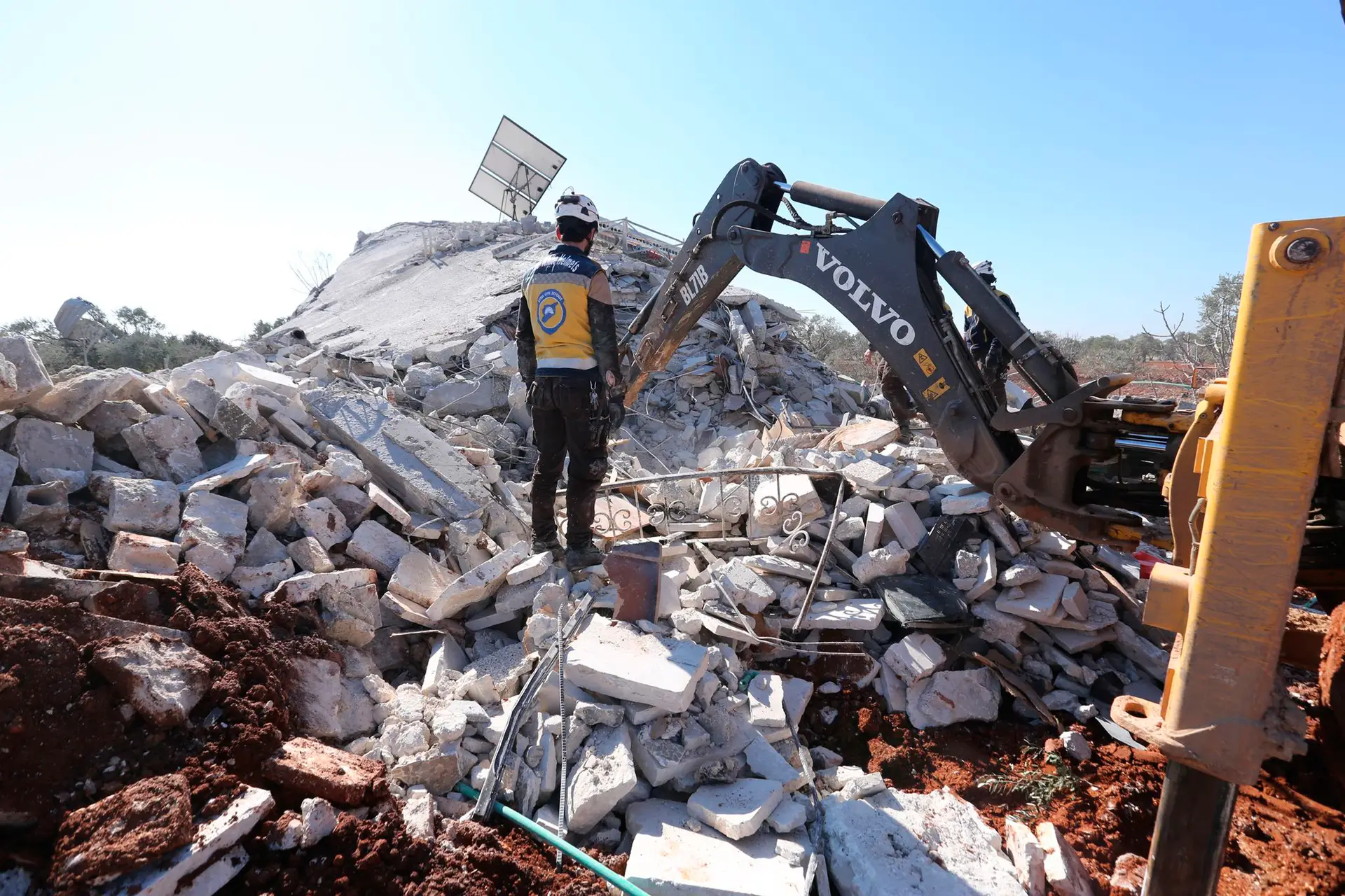 Forças do regime sírio avançam em Idlib apesar do aviso da Turquia