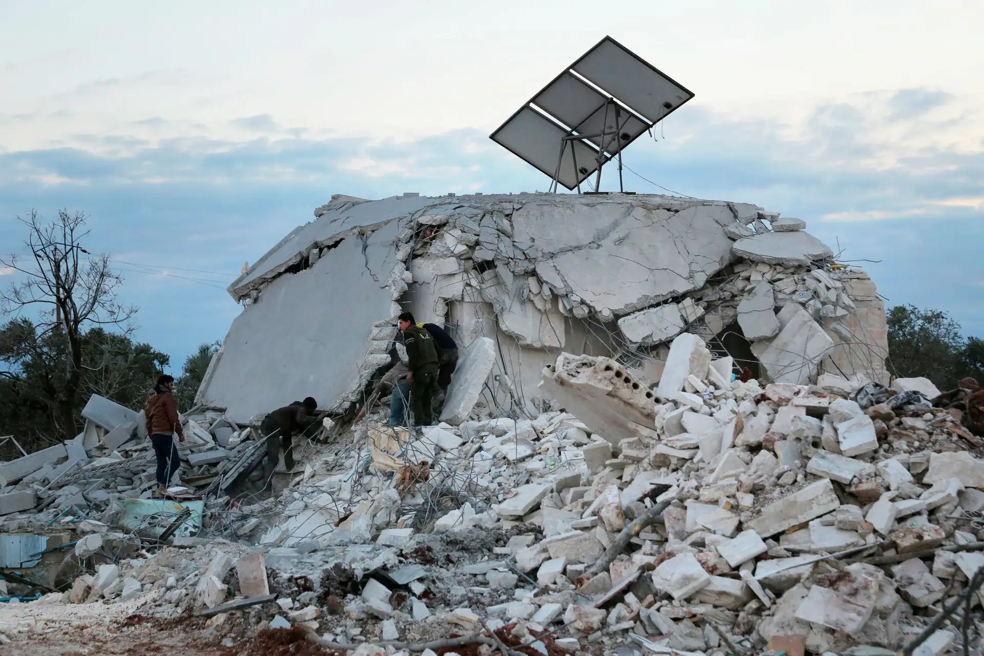 Merkel e Macron inquietos com "situação humanitária catastrófica" em Idlib