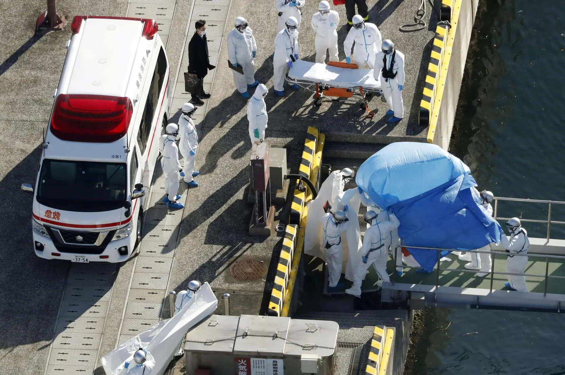 Dois residentes de Macau em navio com casos confirmados de coronavírus