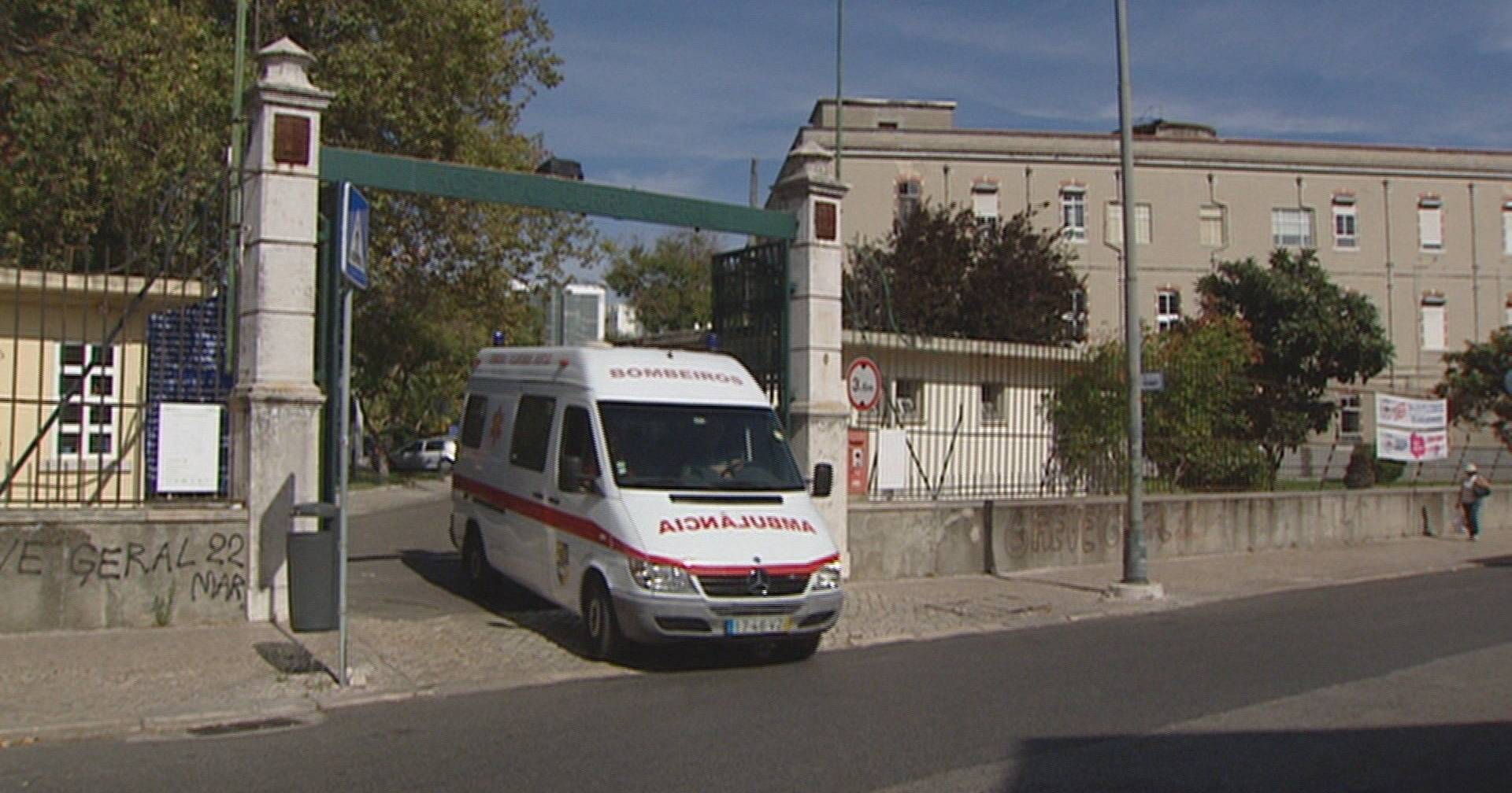 “Caos no Curry Cabral: Família de Doente Transtornada Agrede Enfermeiros e Causa Destruição no Hospital!” #ÚltimasNotícias #Portugal