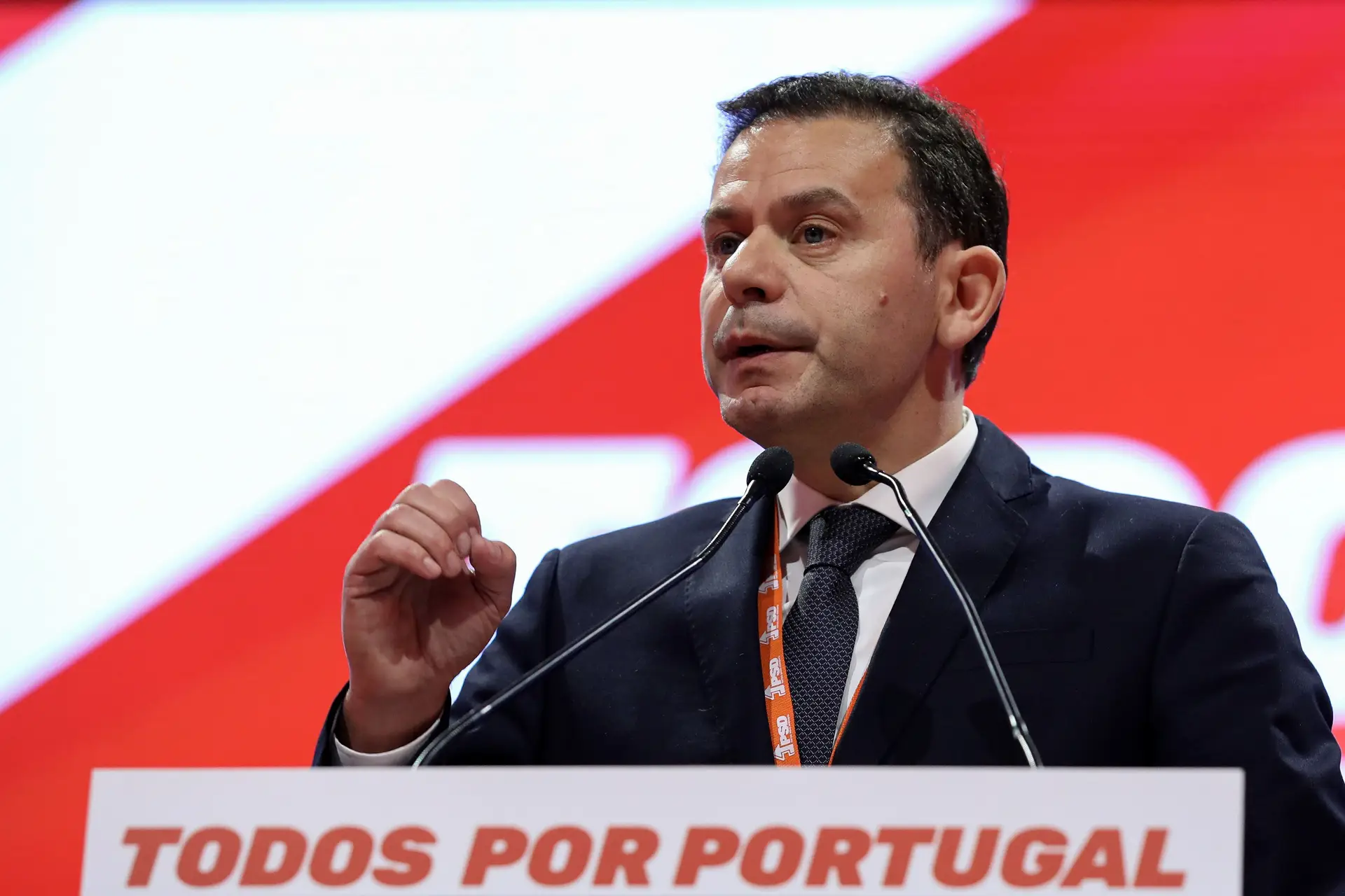 Montenegro e Pinto Luz dos primeiros a votar para os órgãos nacionais do PSD