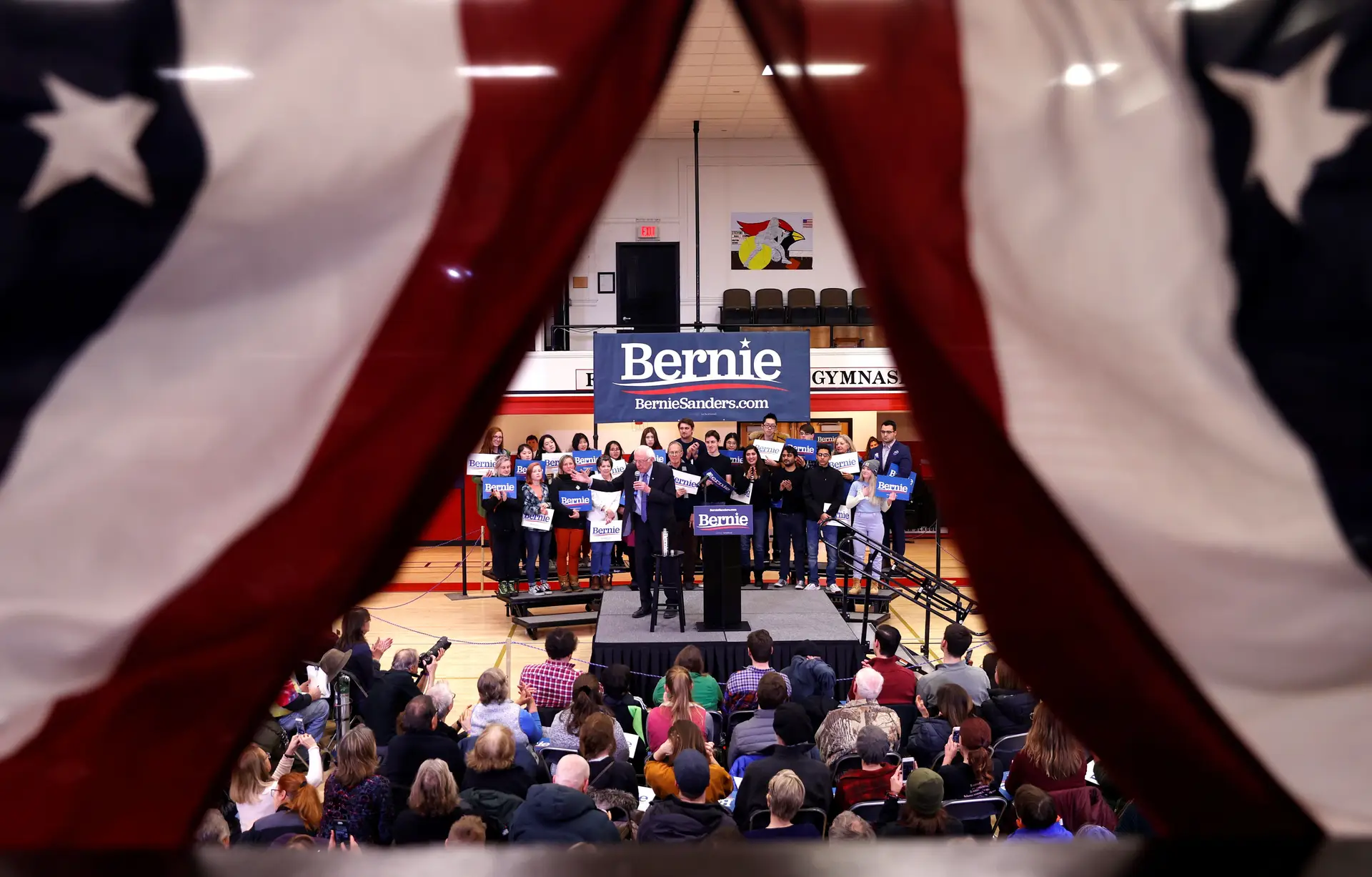 Bernie Sanders e Buttigieg à frente para 2.ª ronda nas Primárias Democratas