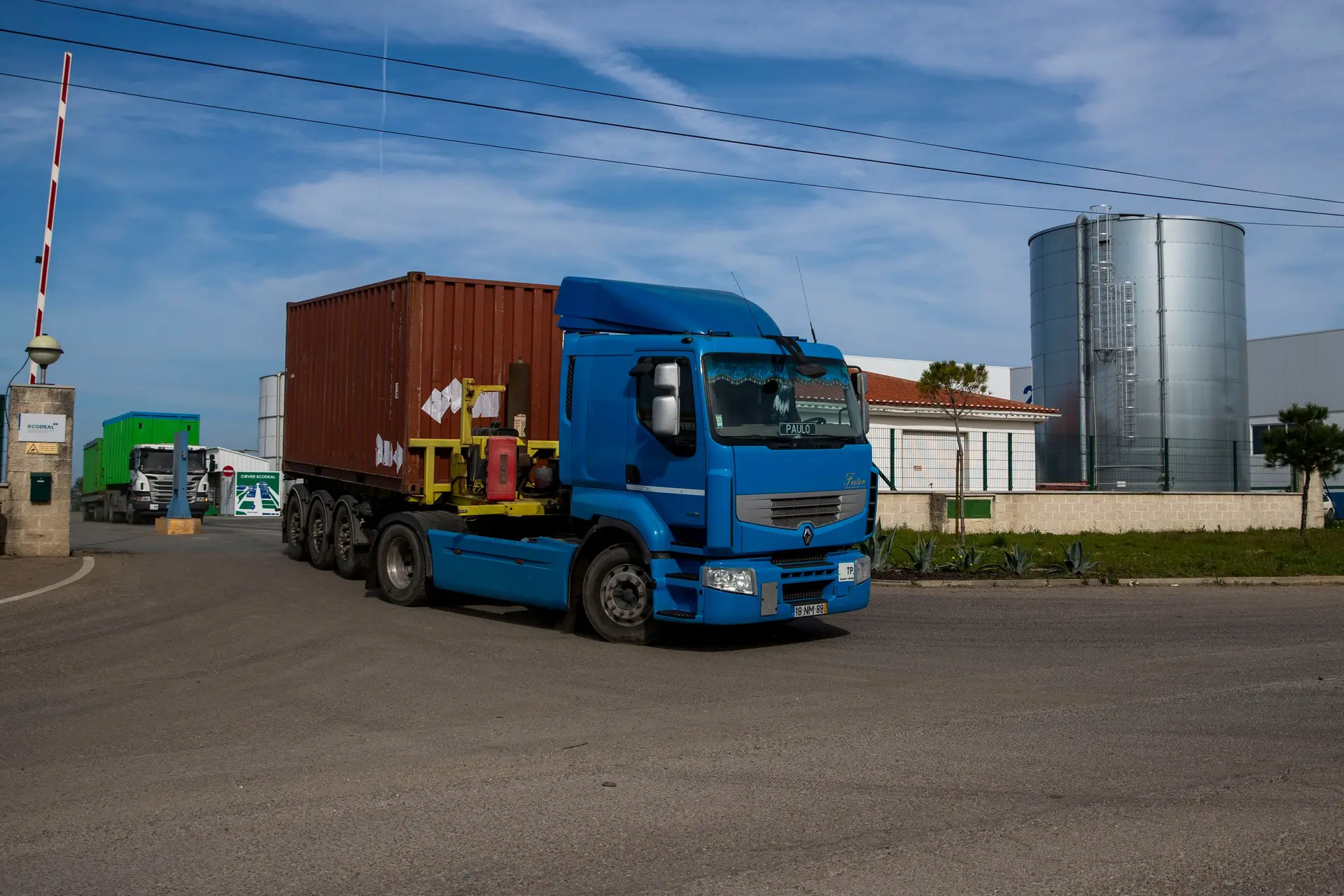 Habitantes da Chamusca queixam-se do mau cheiro deixado pelos camiões