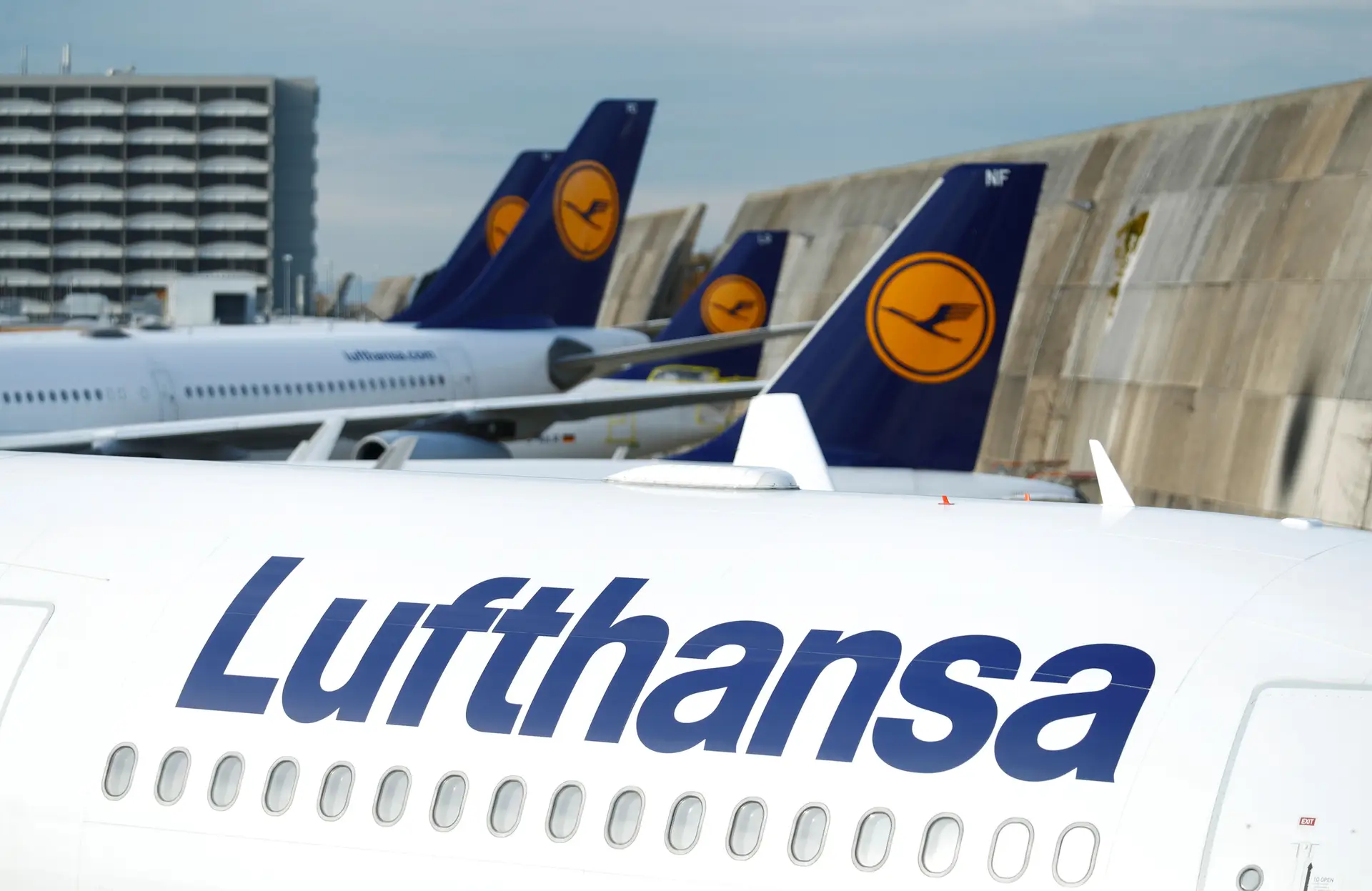 Lufthansa reduz frota em 42 aviões e termina atividade da Germanwings
