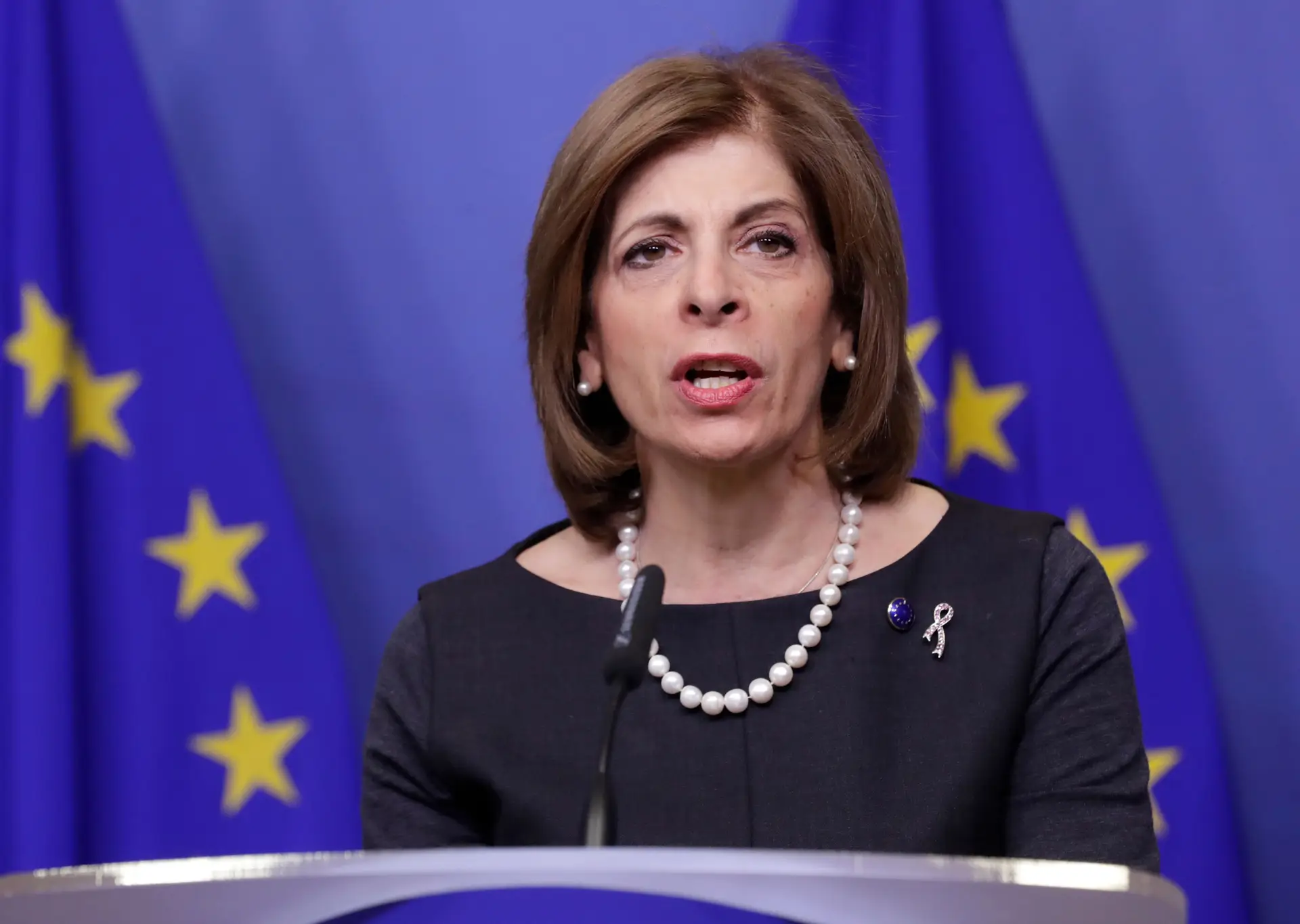 Comissária europeia da Saúde vai a Roma para "importantes discussões" sobre Covid-19