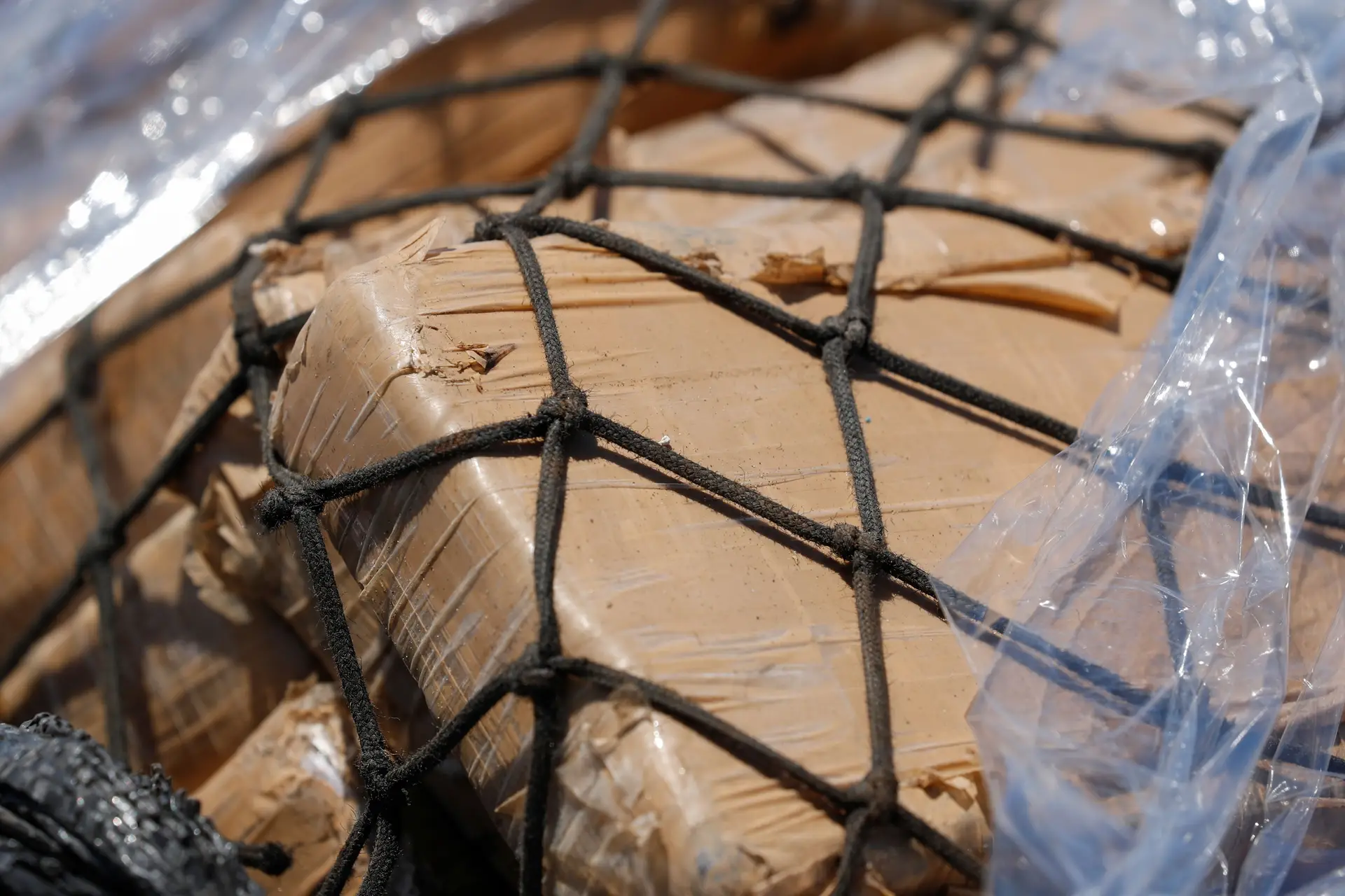 Polícia brasileira apreende 500 quilos de cocaína em avião particular com destino a Portugal