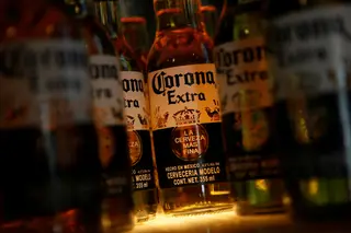 Cerveja Corona com prejuízos de 250 milhões de euros devido ao surto