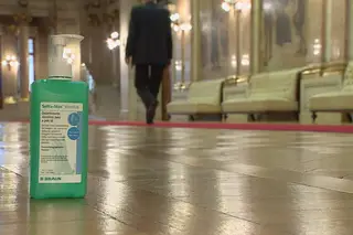 Governo desaconselha viagens de finalistas e admite que doentes possam ser socorridos em casa