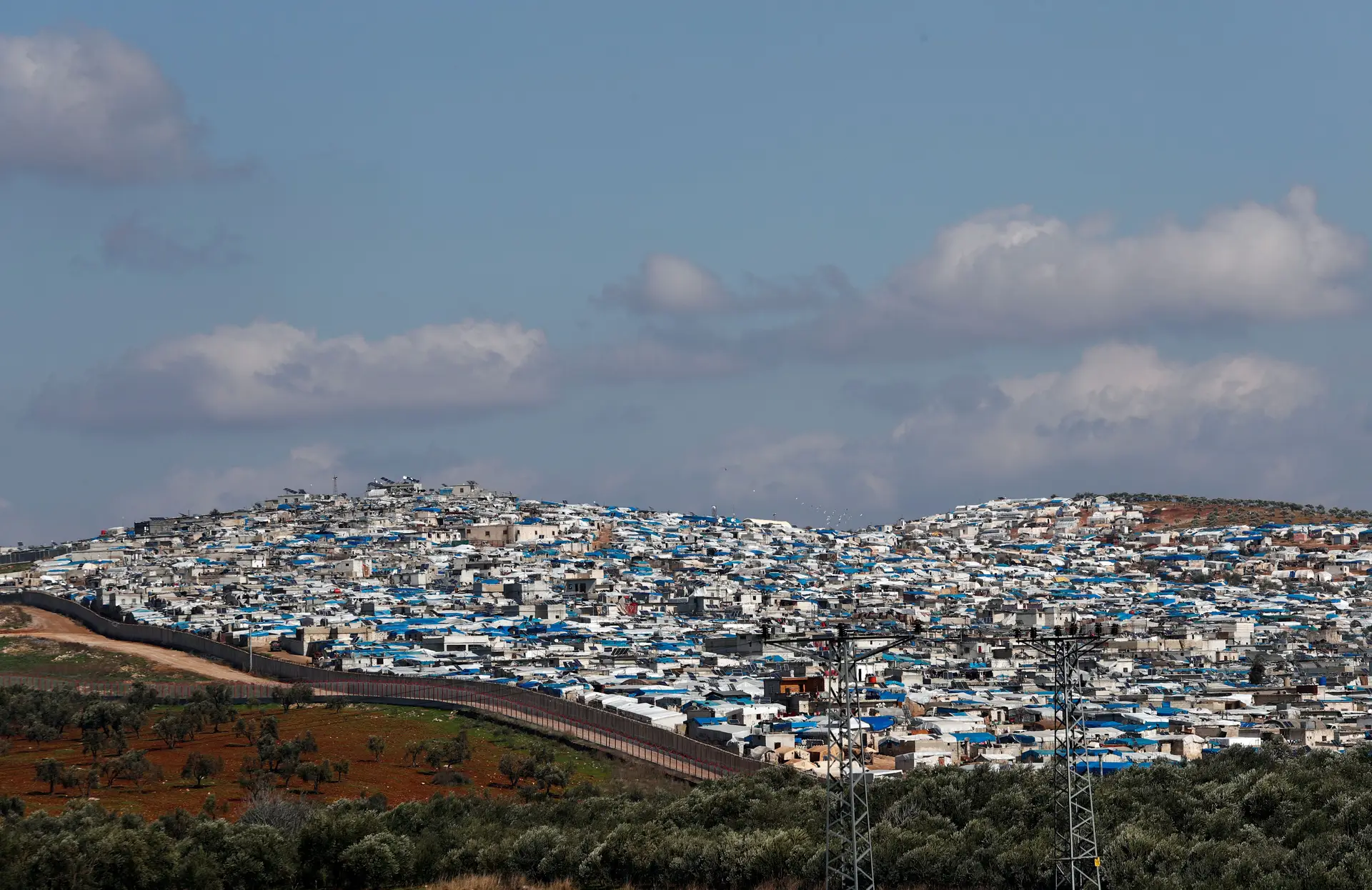 Turcos abateram dois aviões militares sírios em Idlib