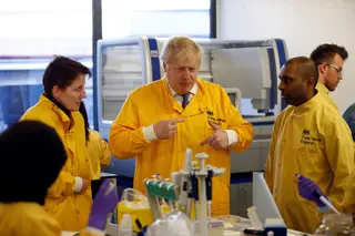 Boris Johnson anuncia mais 12 casos de coronavírus no Reino Unido