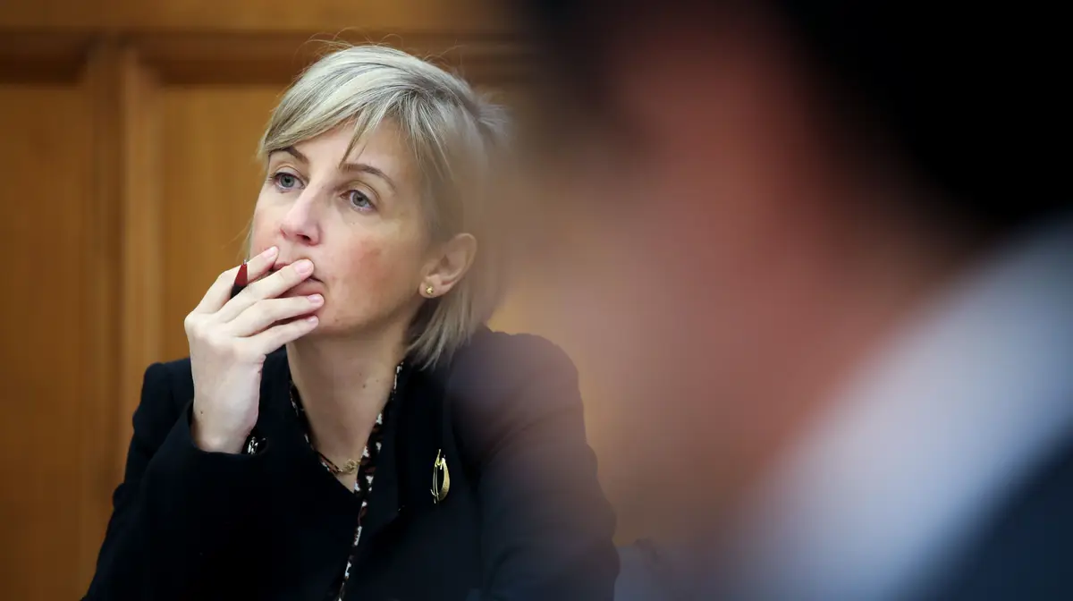 A ministra da Saúde, Marta Temido, durante uma audição “a propósito da degradação das condições de funcionamento dos hospitais do SNS, como por exemplo na urgência pediátrica do Hospital Garcia de Orta”, “sobre o encerramento das urgências pediátricas no período noturno do Hospital Garcia de Orta” e “sobre encerramento de serviços, falta de profissionais em instituições do SNS e medidas necessárias para combater estas situações”, na Assembleia da República, em Lisboa.