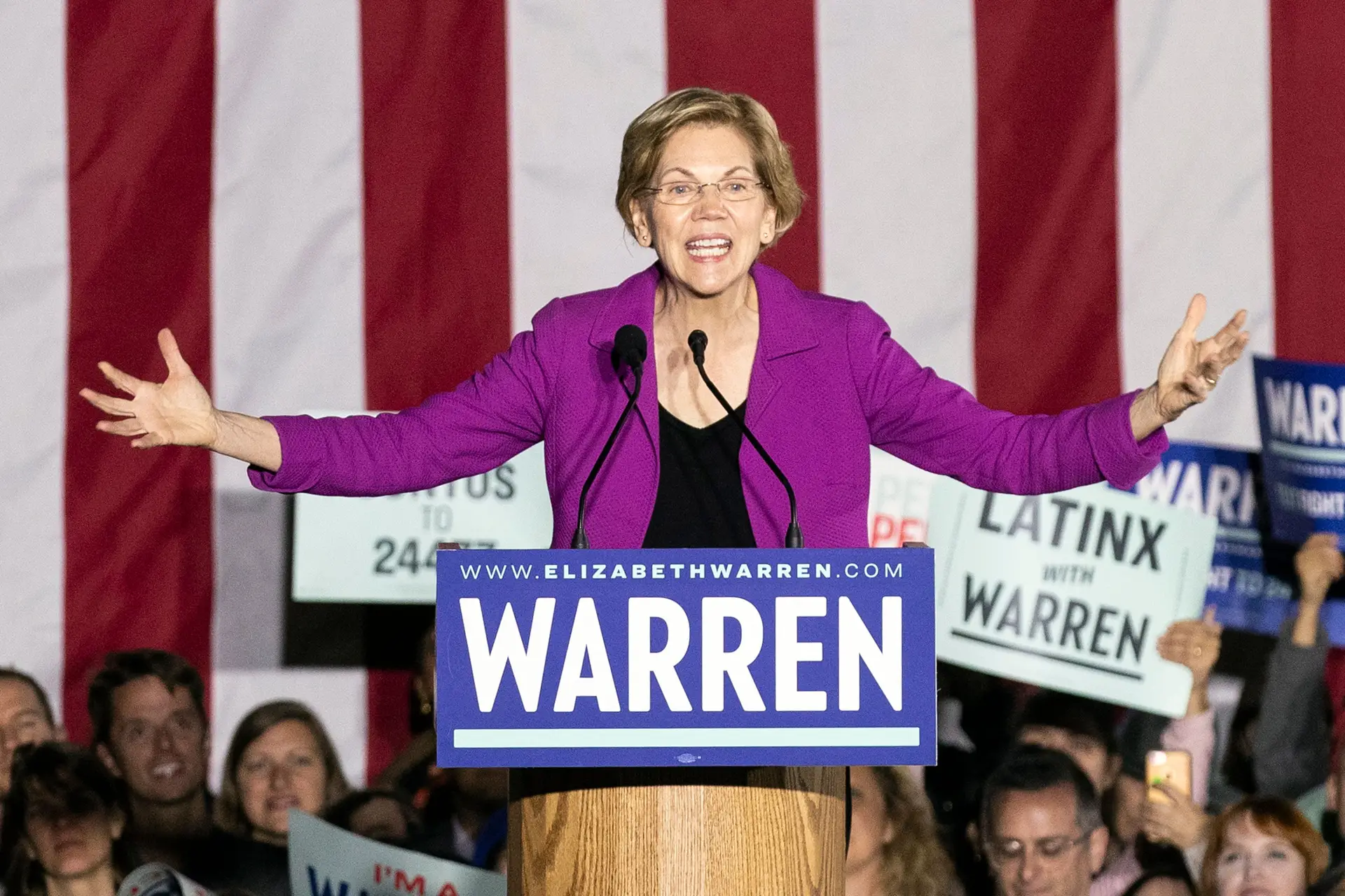 Elizabeth Warren desiste da candidatura às presidenciais nos EUA