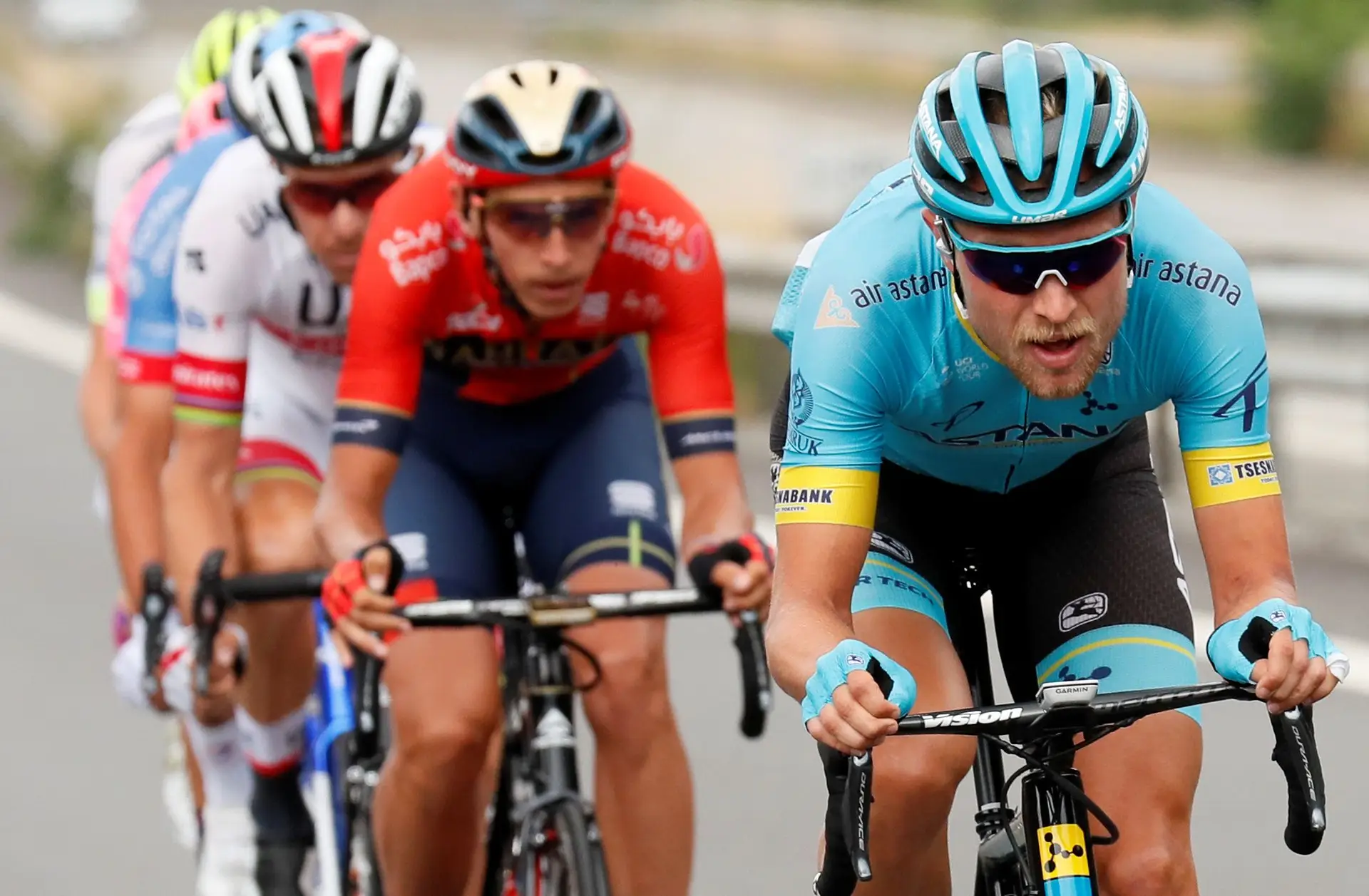 Equipas Ineos e Astana também falham provas de ciclismo em março devido a coronavírus