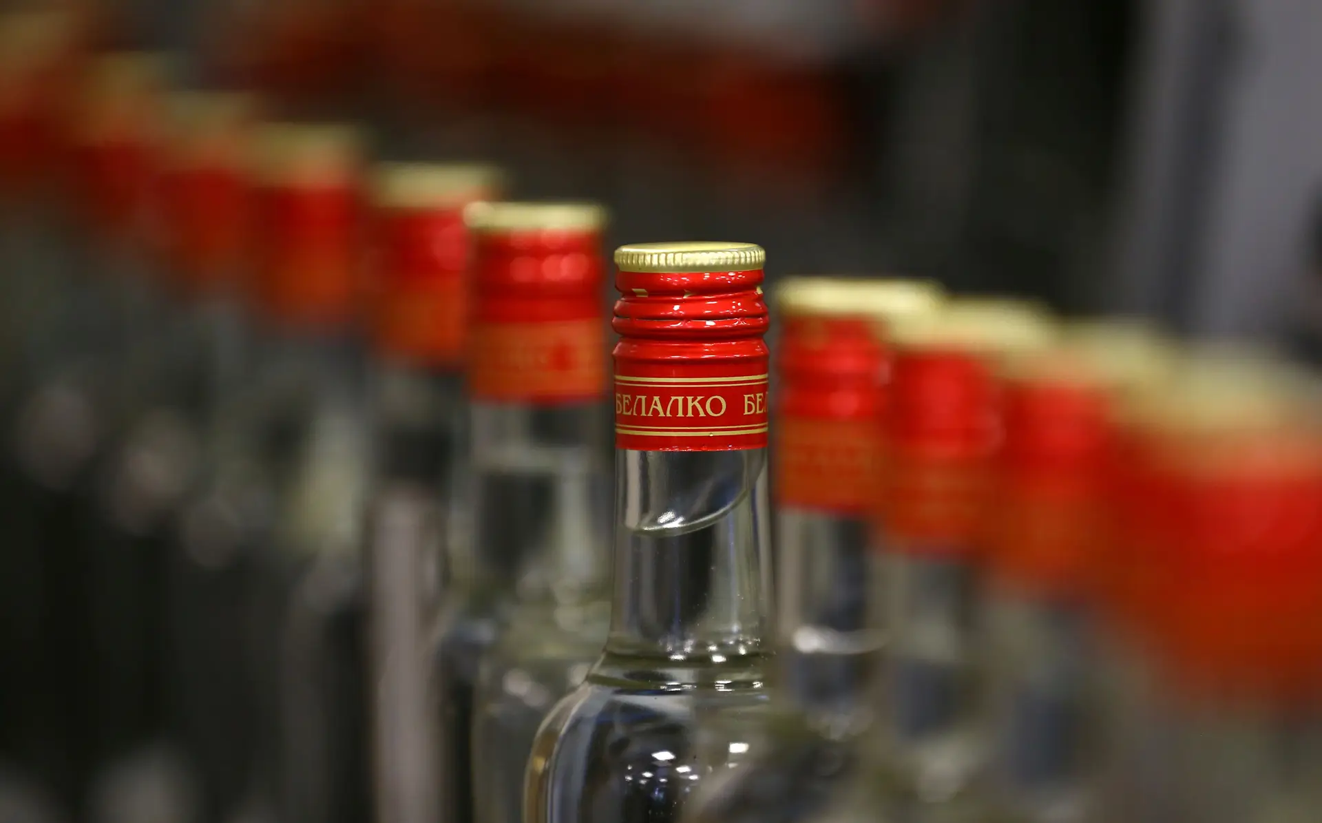 Não use vodka para desinfetar as mãos