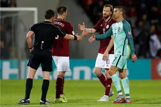 FPF e Liga de futebol suspendem cumprimento inicial nos encontros