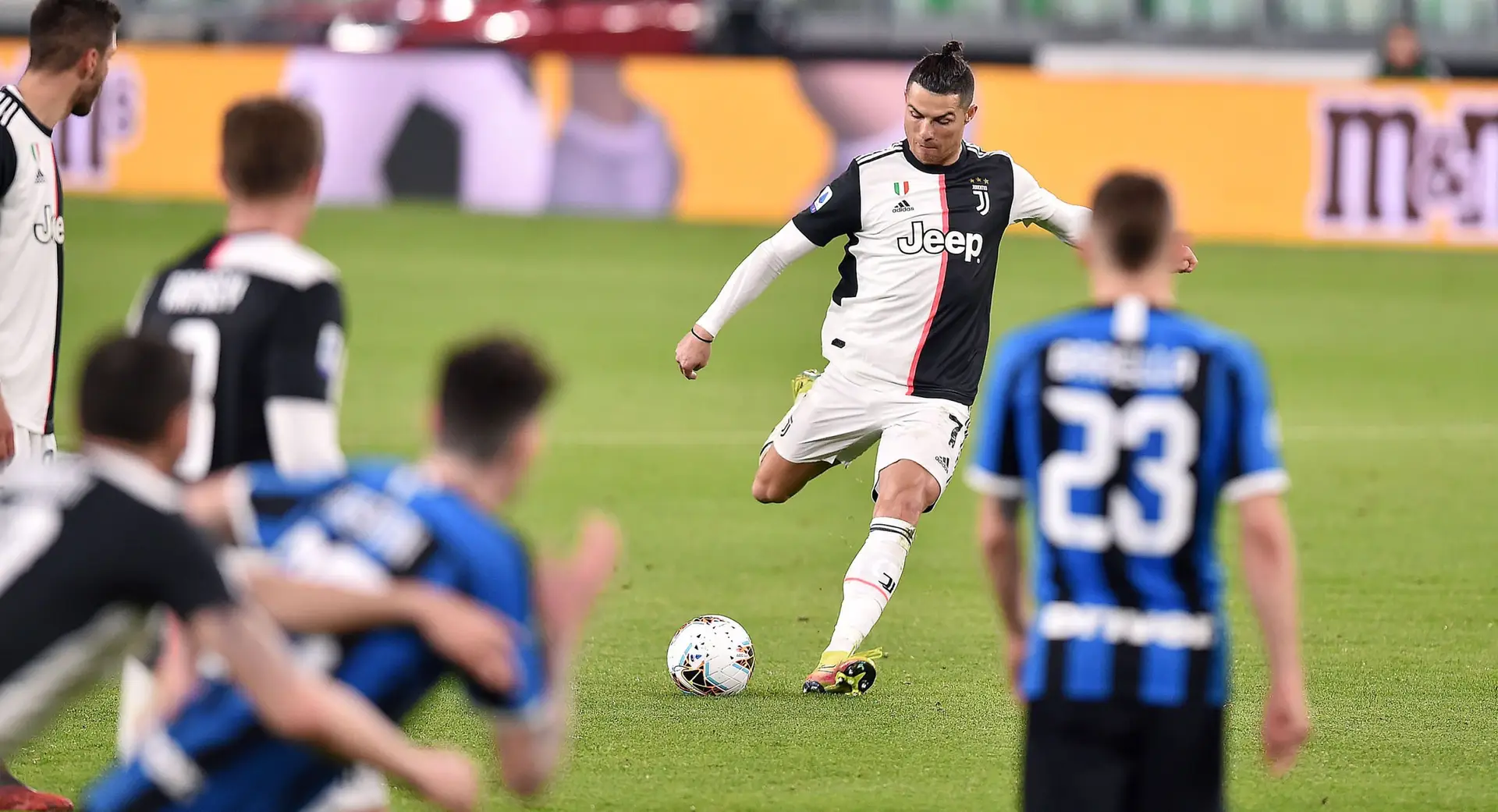 Juventus vence Inter de Milão e recupera liderança