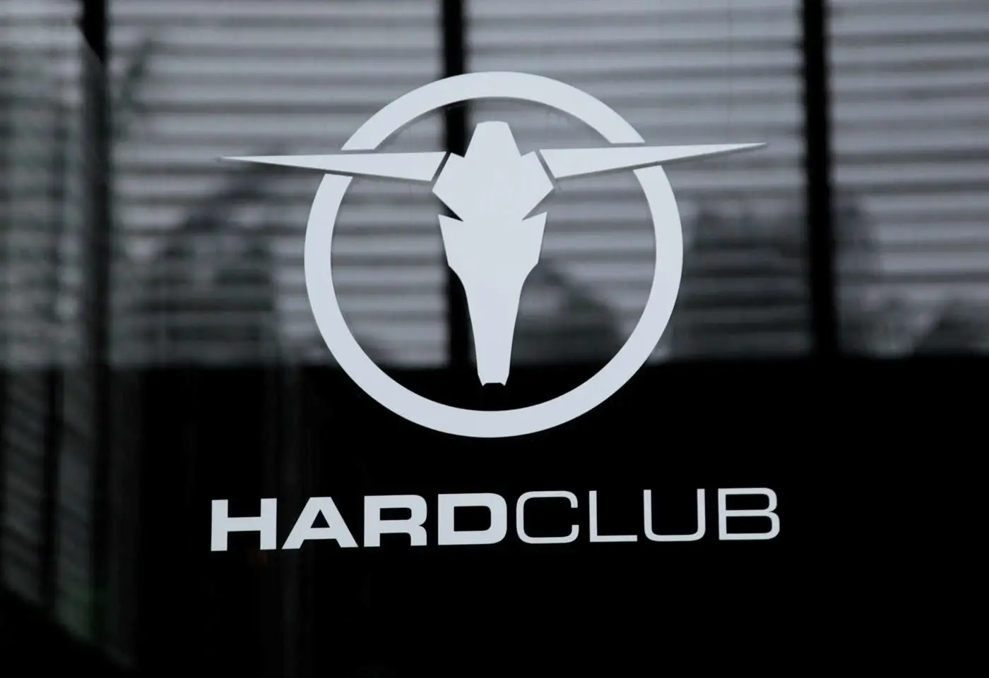 Hard Club põe em quarentena colaboradores em contacto com DJ infetado
