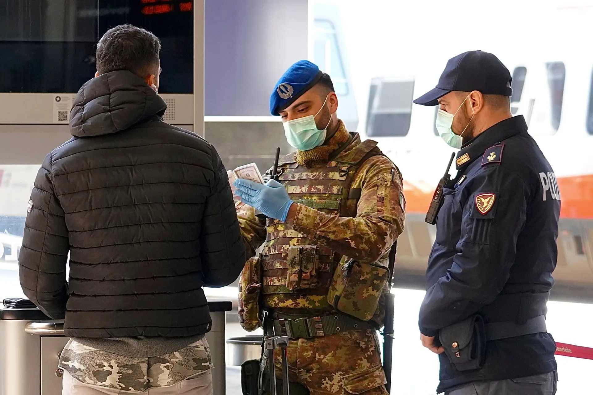 Covid-19: Mais três detidos encontrados mortos após revolta em prisões italianas