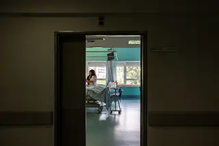 Médicos e enfermeiros com apoio psicológico gratuito do ISPA