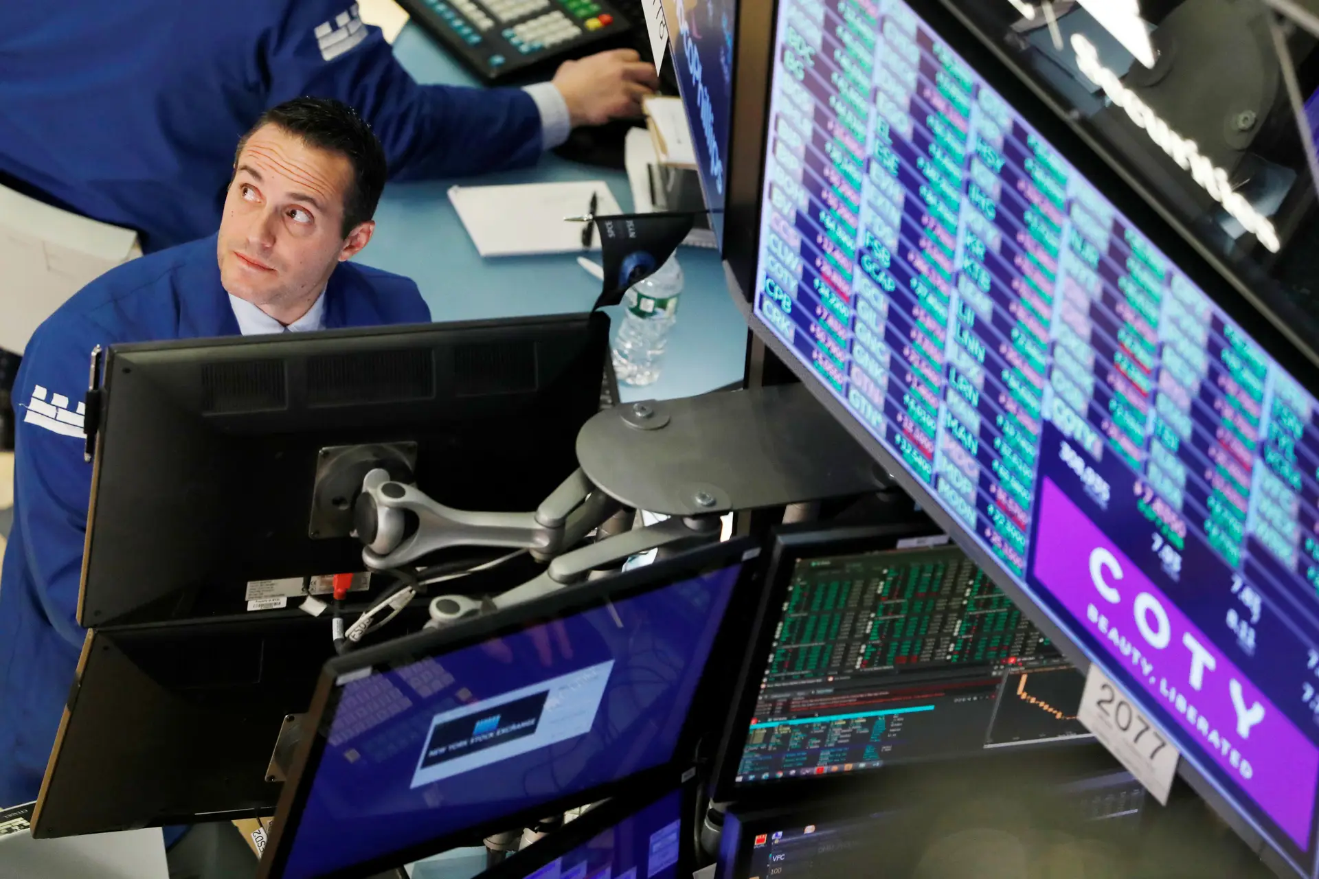 Banco de Inglaterra baixa taxas de juro para 0,25% para ajudar economia