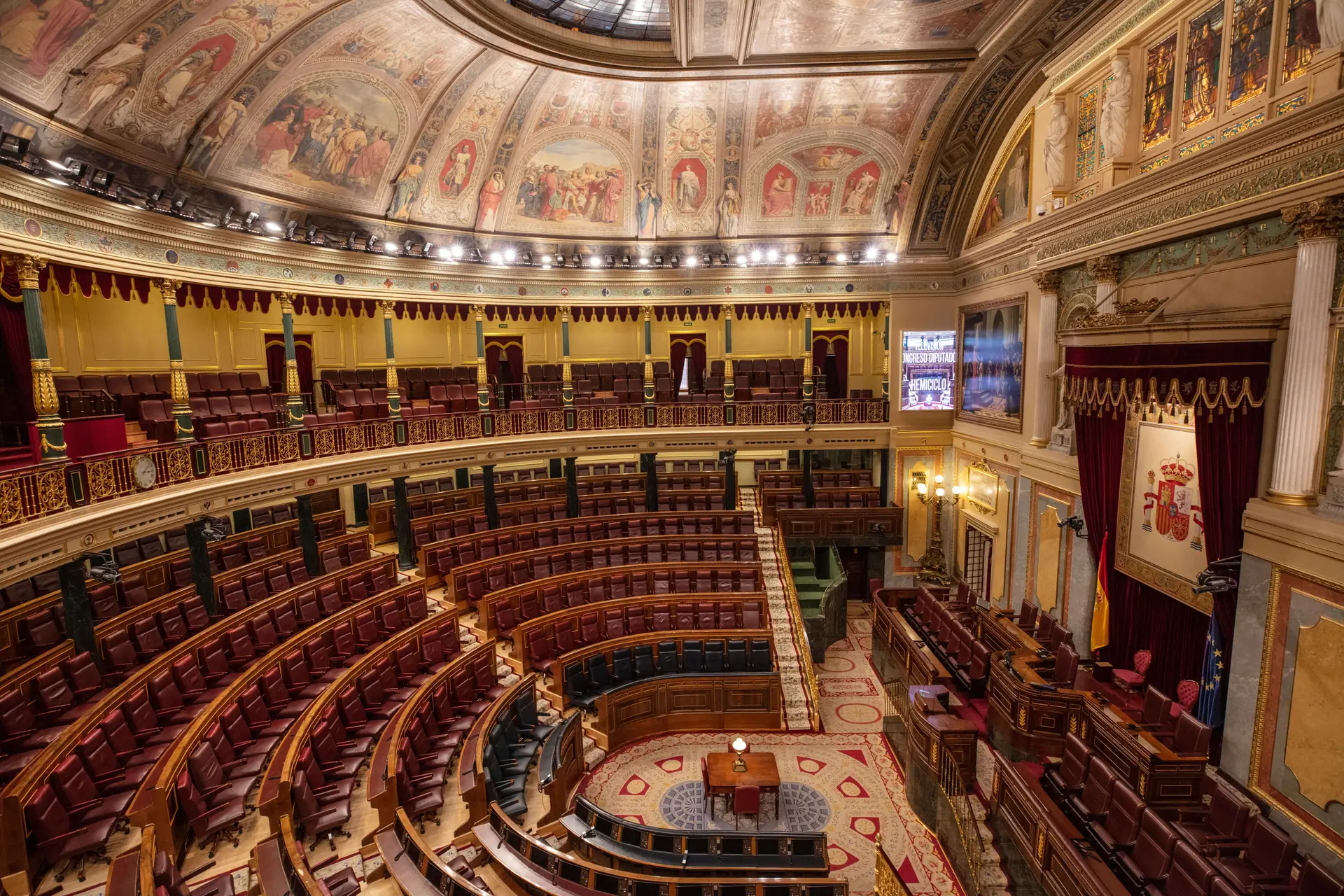 Parlamento espanhol suspendeu trabalhos durante uma semana após teste positivo a Covid-19