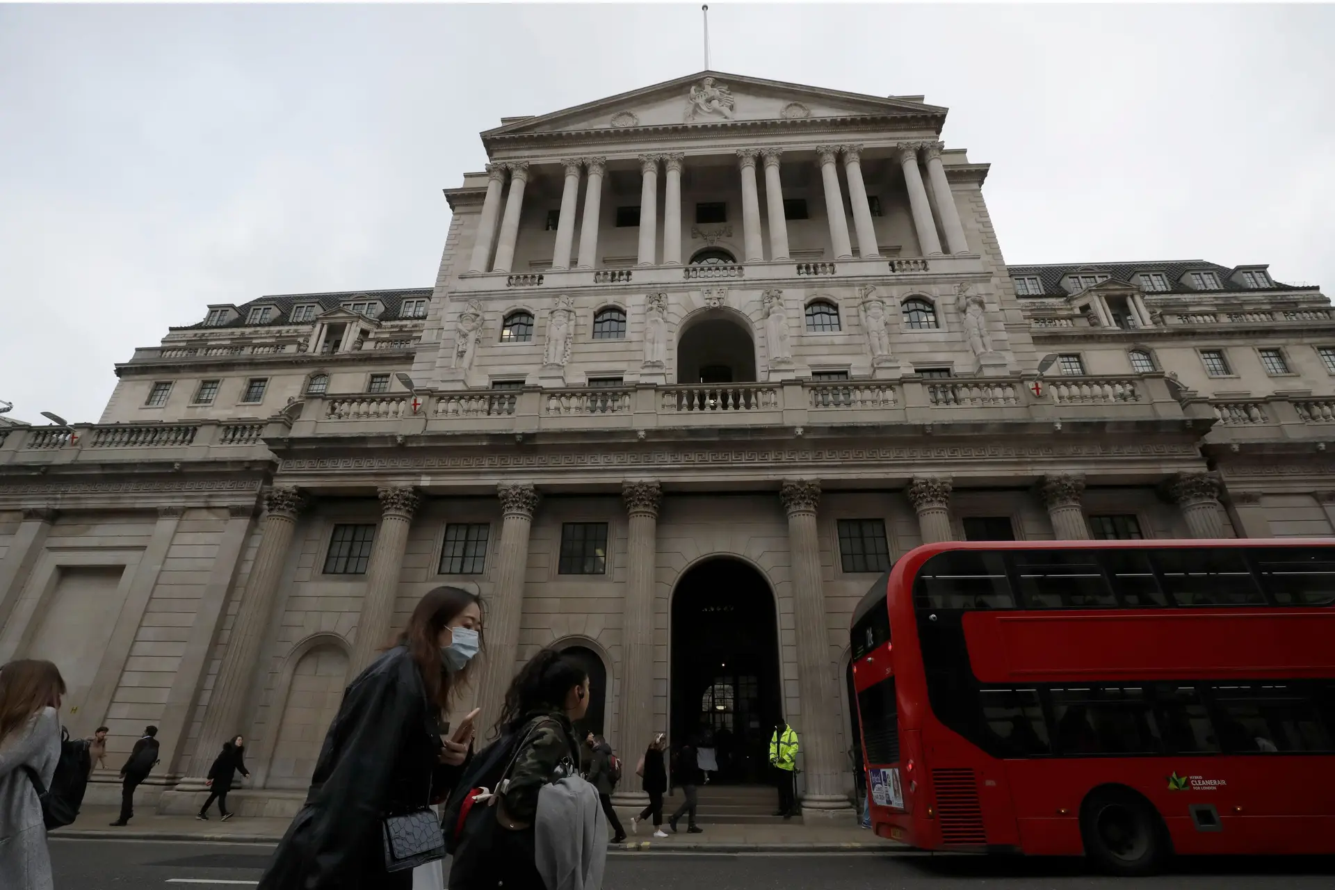 Banco de Inglaterra prevê uma queda de 14% do PIB britânico