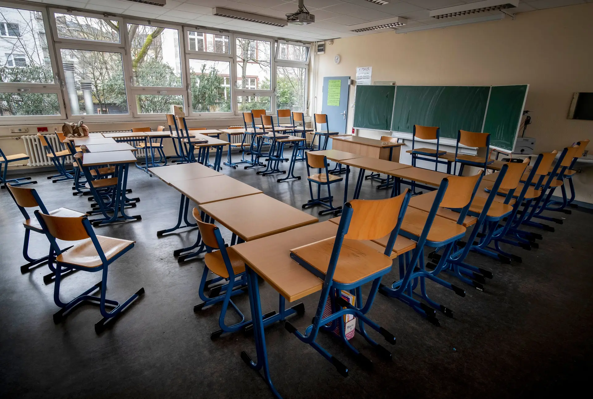 Covid-19: Escolas passam a ter apenas uma equipa para assegurar serviços