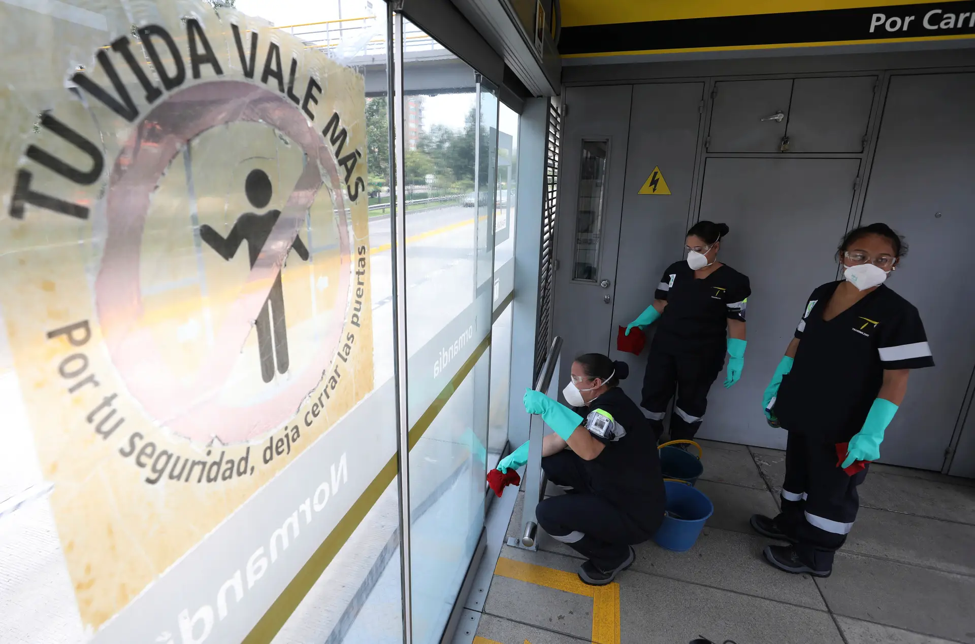 Colômbia encerra fronteira com Venezuela e restringe entradas no país