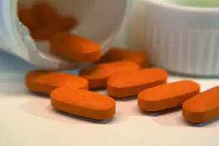 Ibuprofeno acelera a multiplicação do novo coronavírus?